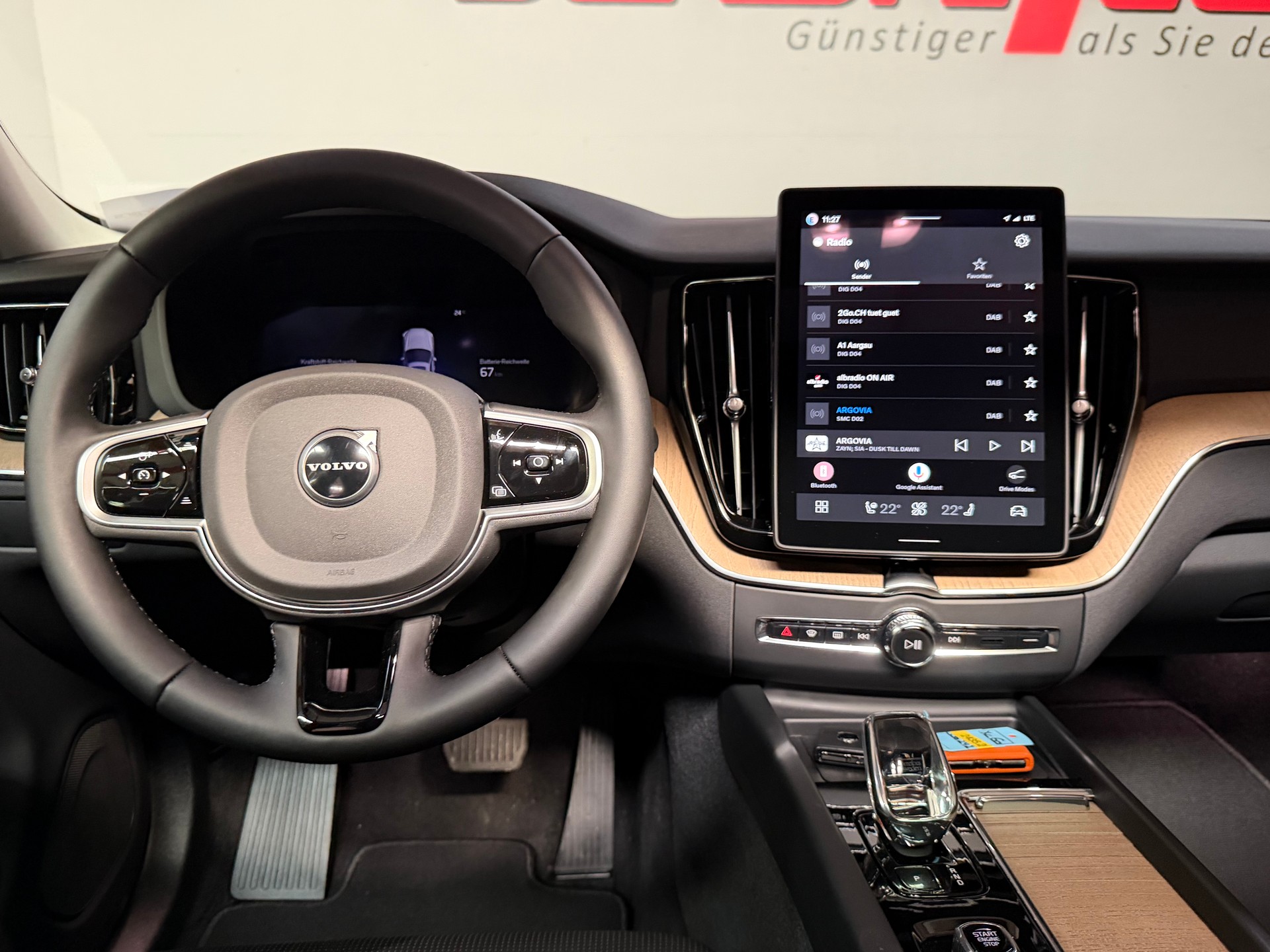 VOLVO XC60 T6 eAWD PluginHybrid Plus Dark Geartronic-image-17