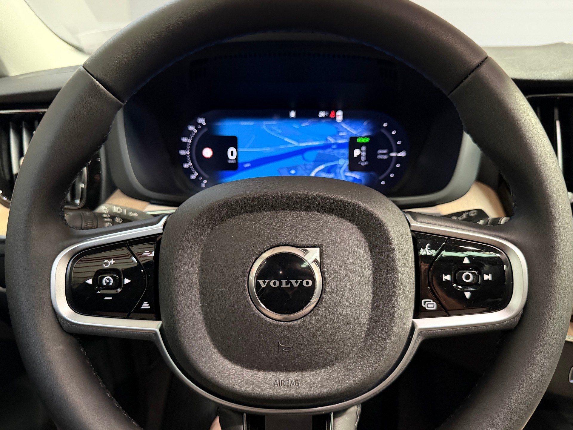 VOLVO XC60 T6 eAWD PluginHybrid Plus Dark Geartronic-image-31