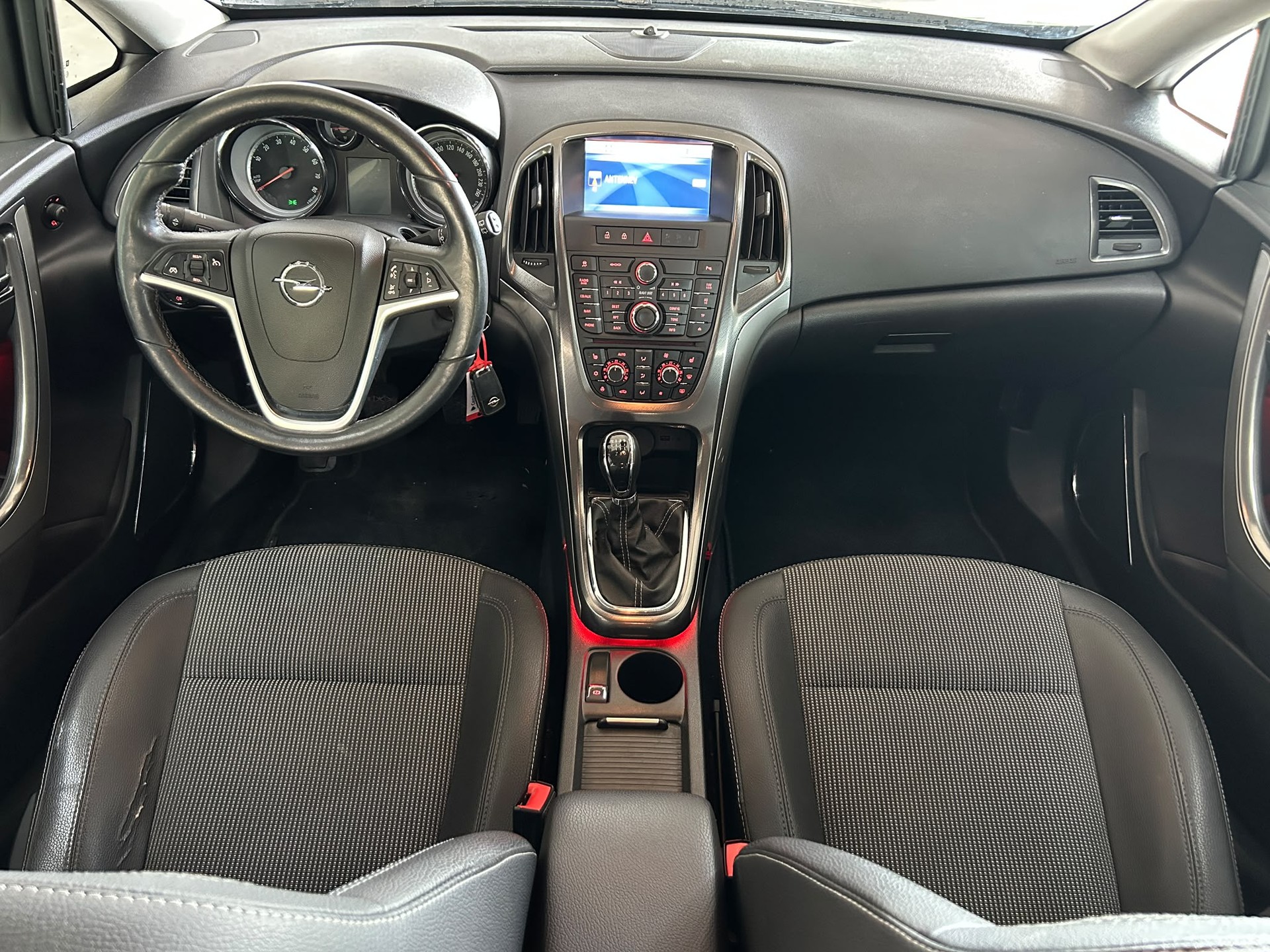 OPEL Astra 1.4i 16V Turbo Cosmo-image-7