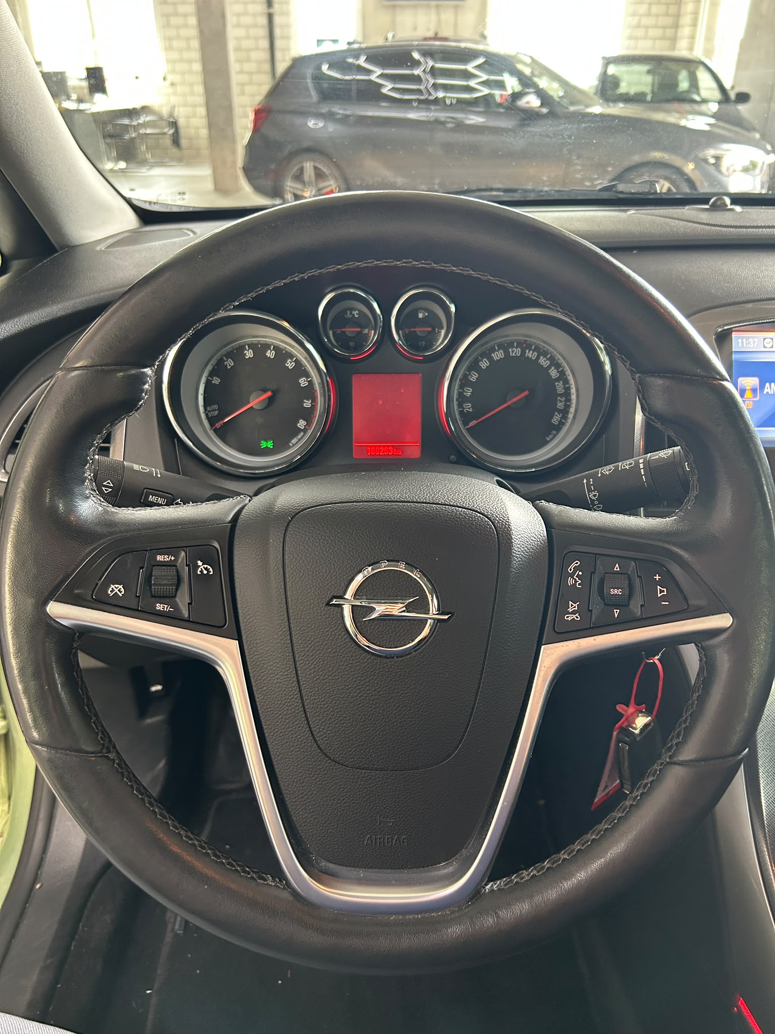OPEL Astra 1.4i 16V Turbo Cosmo-image-9
