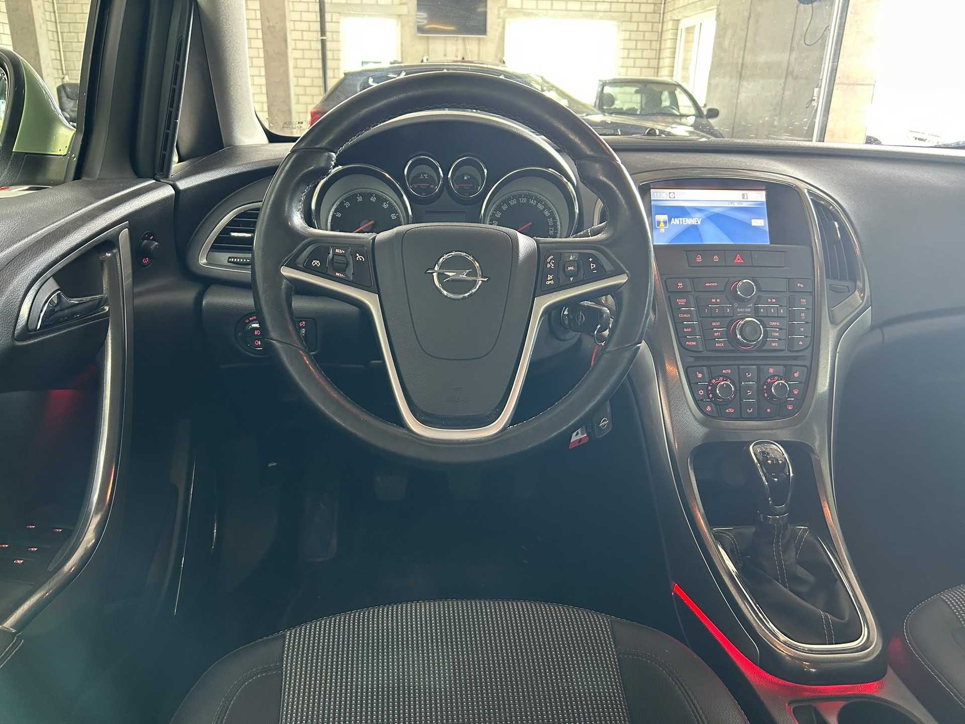 OPEL Astra 1.4i 16V Turbo Cosmo-image-6
