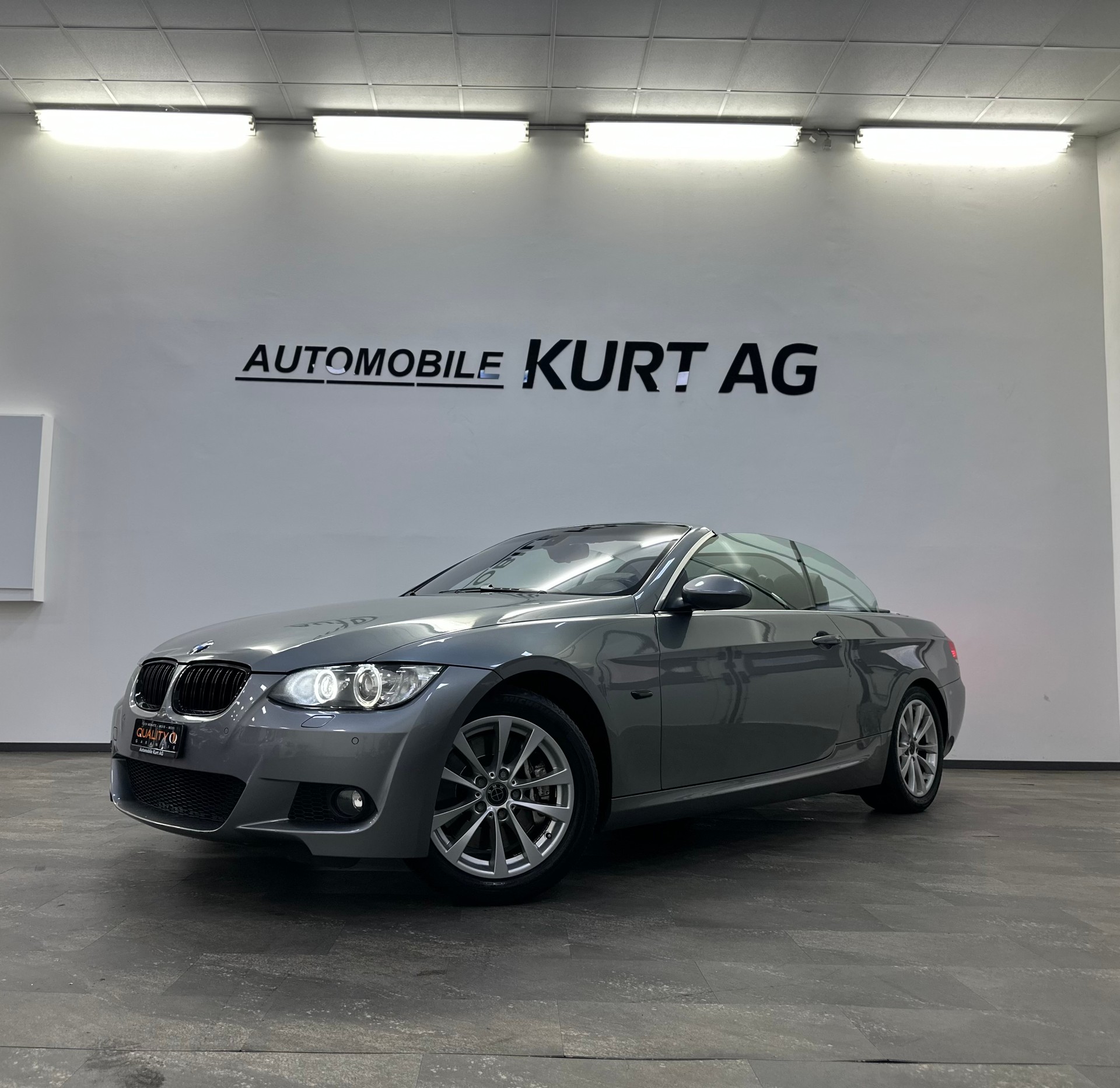 BMW 330i Cabriolet Steptronic-image-1