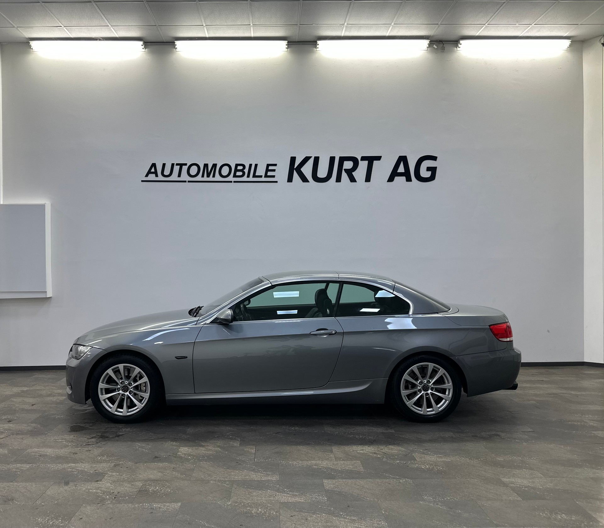 BMW 330i Cabriolet Steptronic-image-8