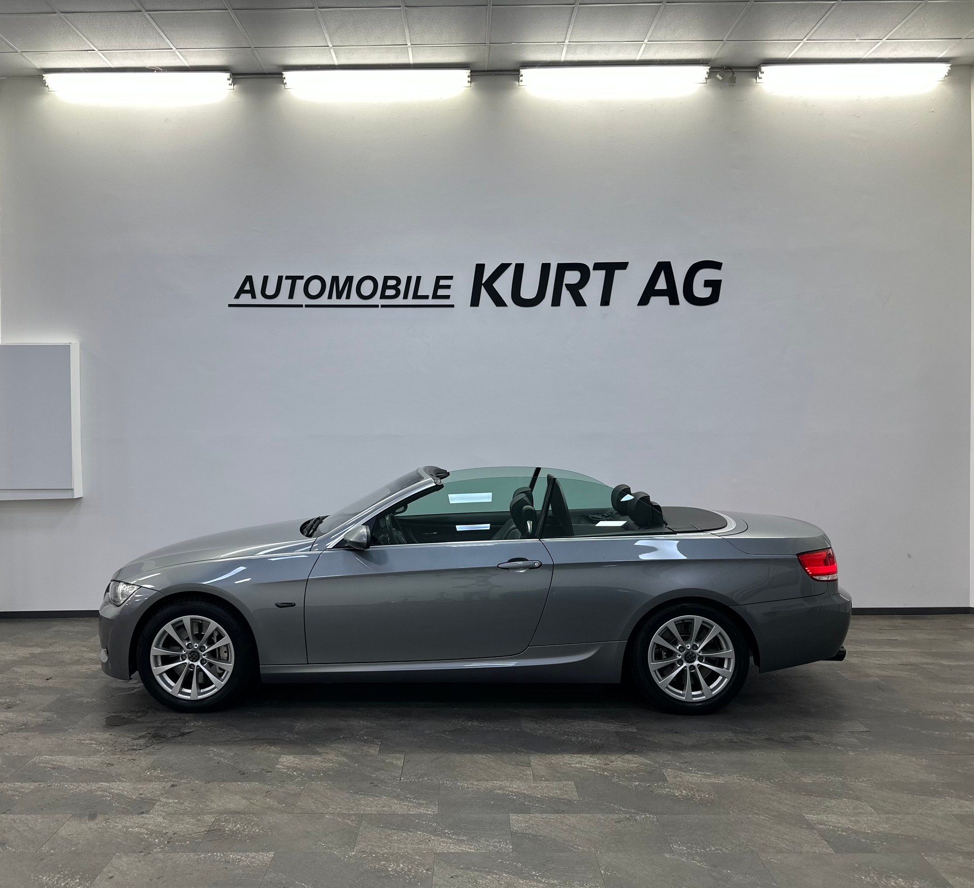 BMW 330i Cabriolet Steptronic-image-2