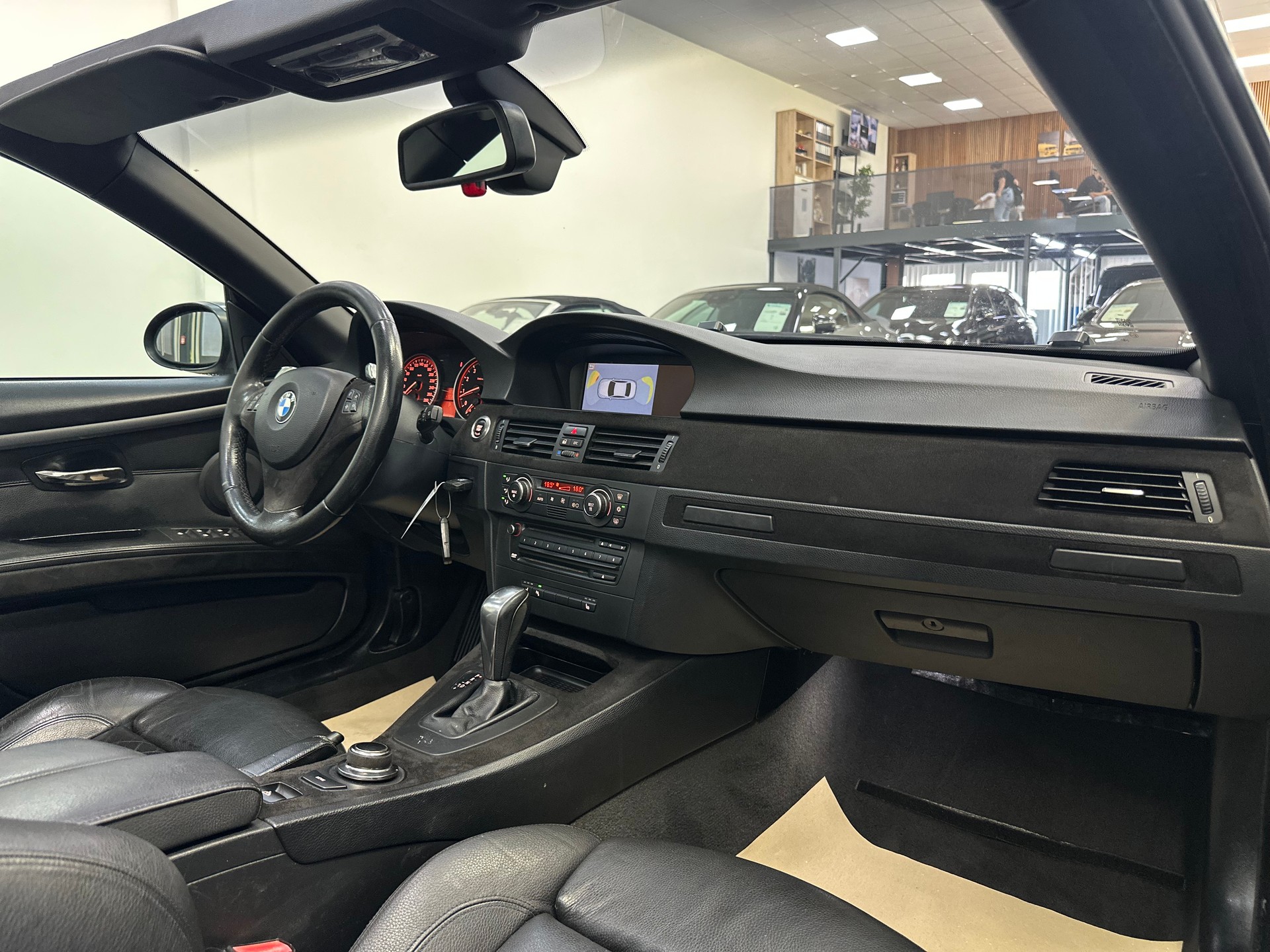 BMW 330i Cabriolet Steptronic-image-10