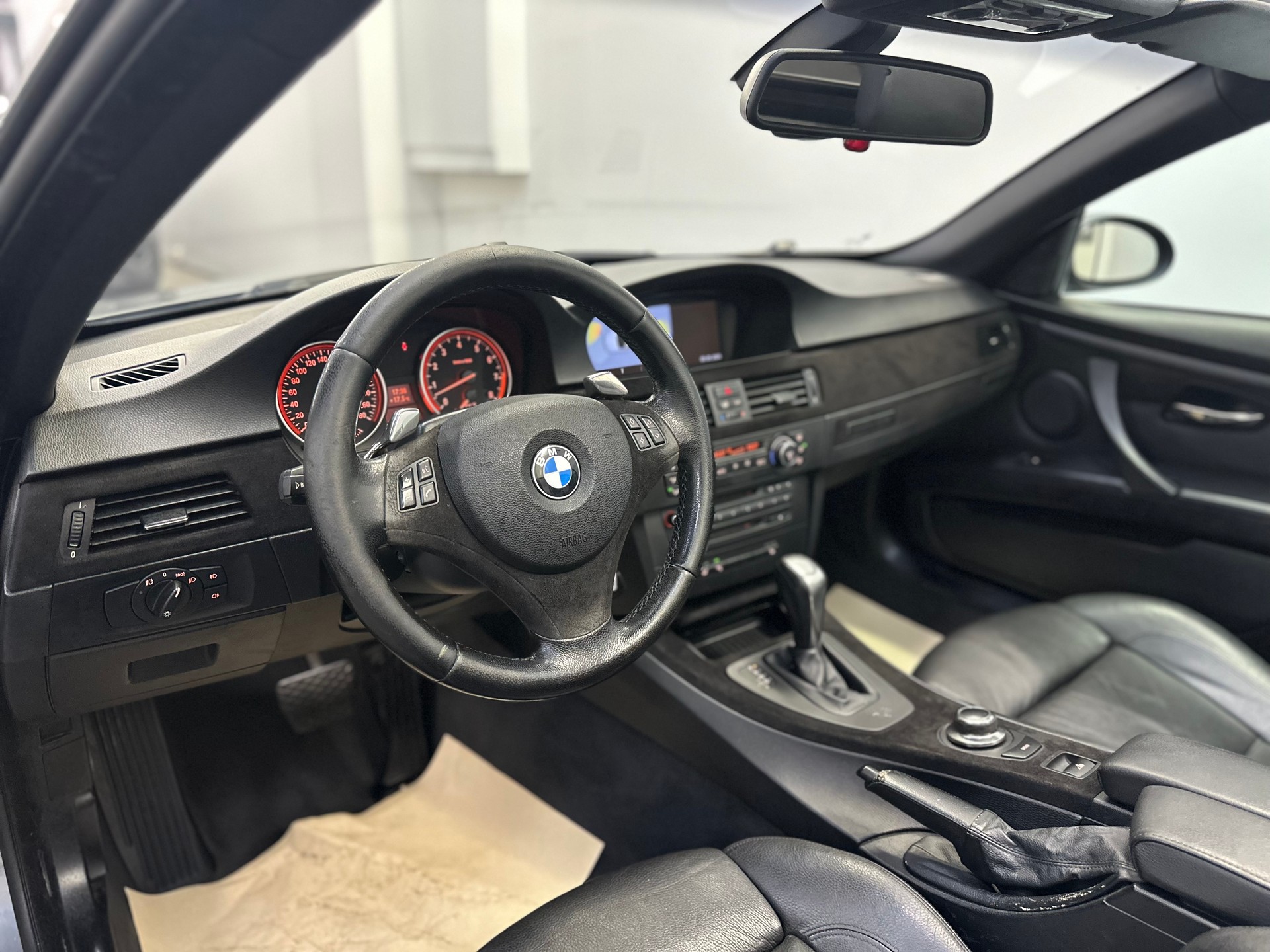 BMW 330i Cabriolet Steptronic-image-9