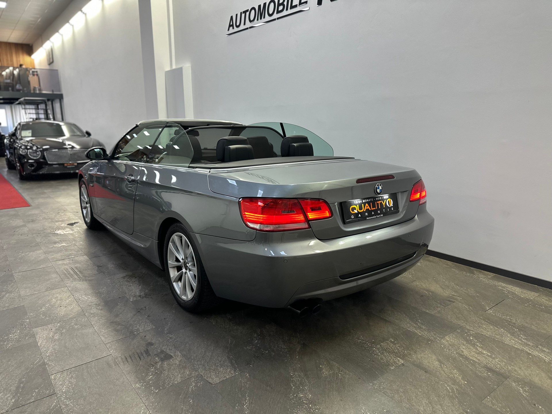 BMW 330i Cabriolet Steptronic-image-3
