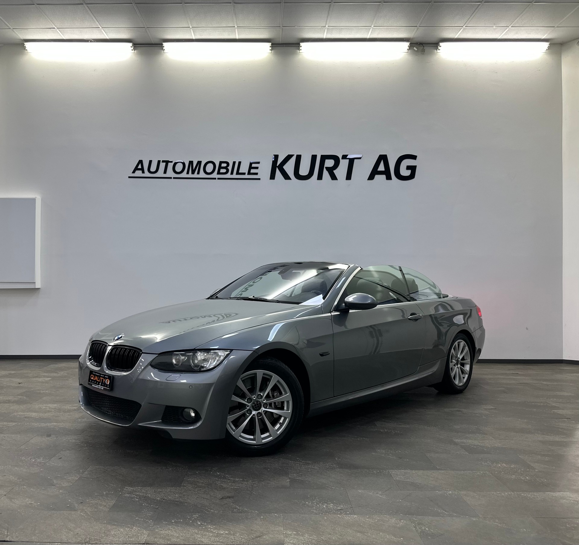 BMW 330i Cabriolet Steptronic-image-0