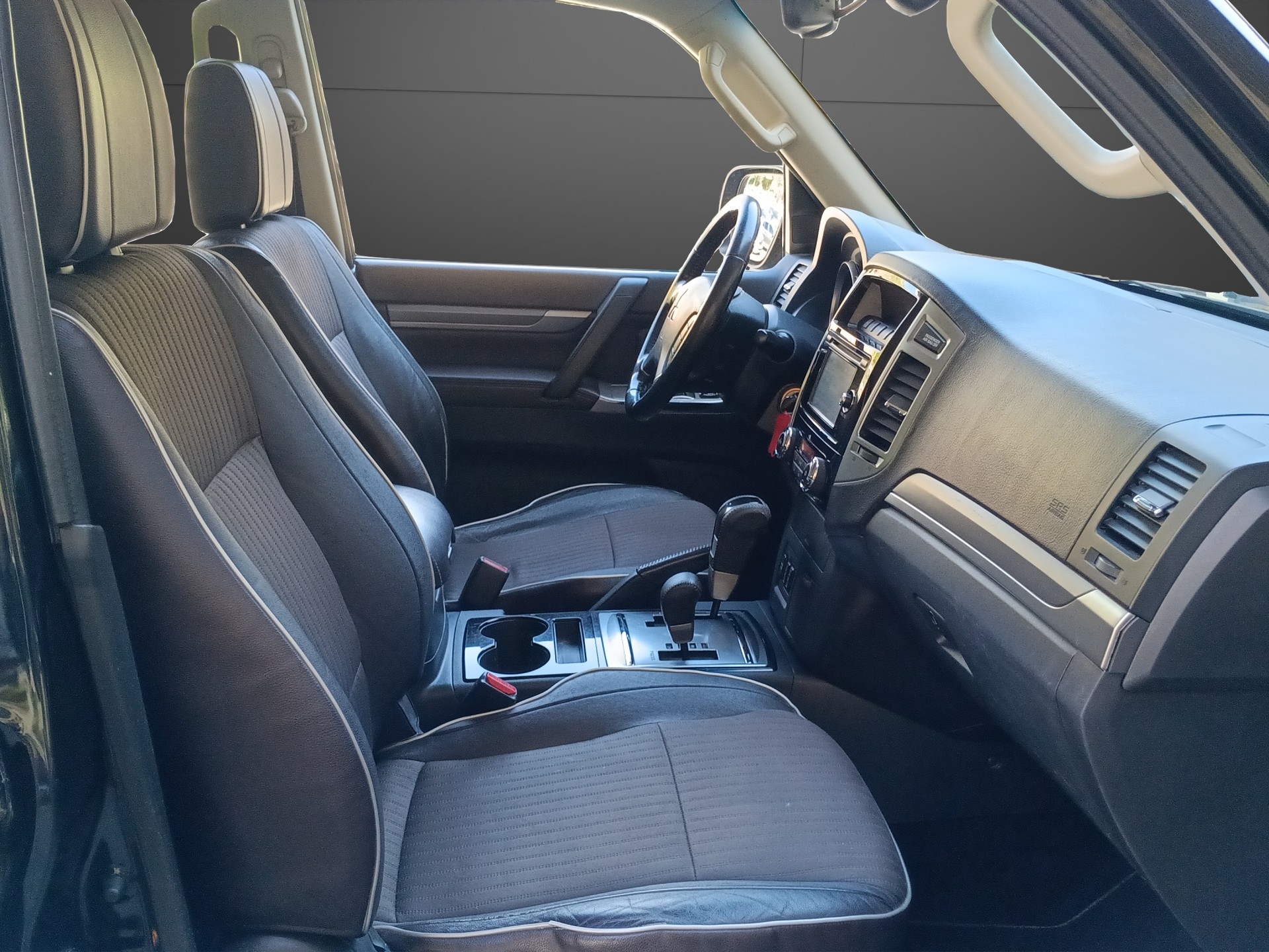 MITSUBISHI Pajero 3.2 DI-D *** 7 places***-image-14