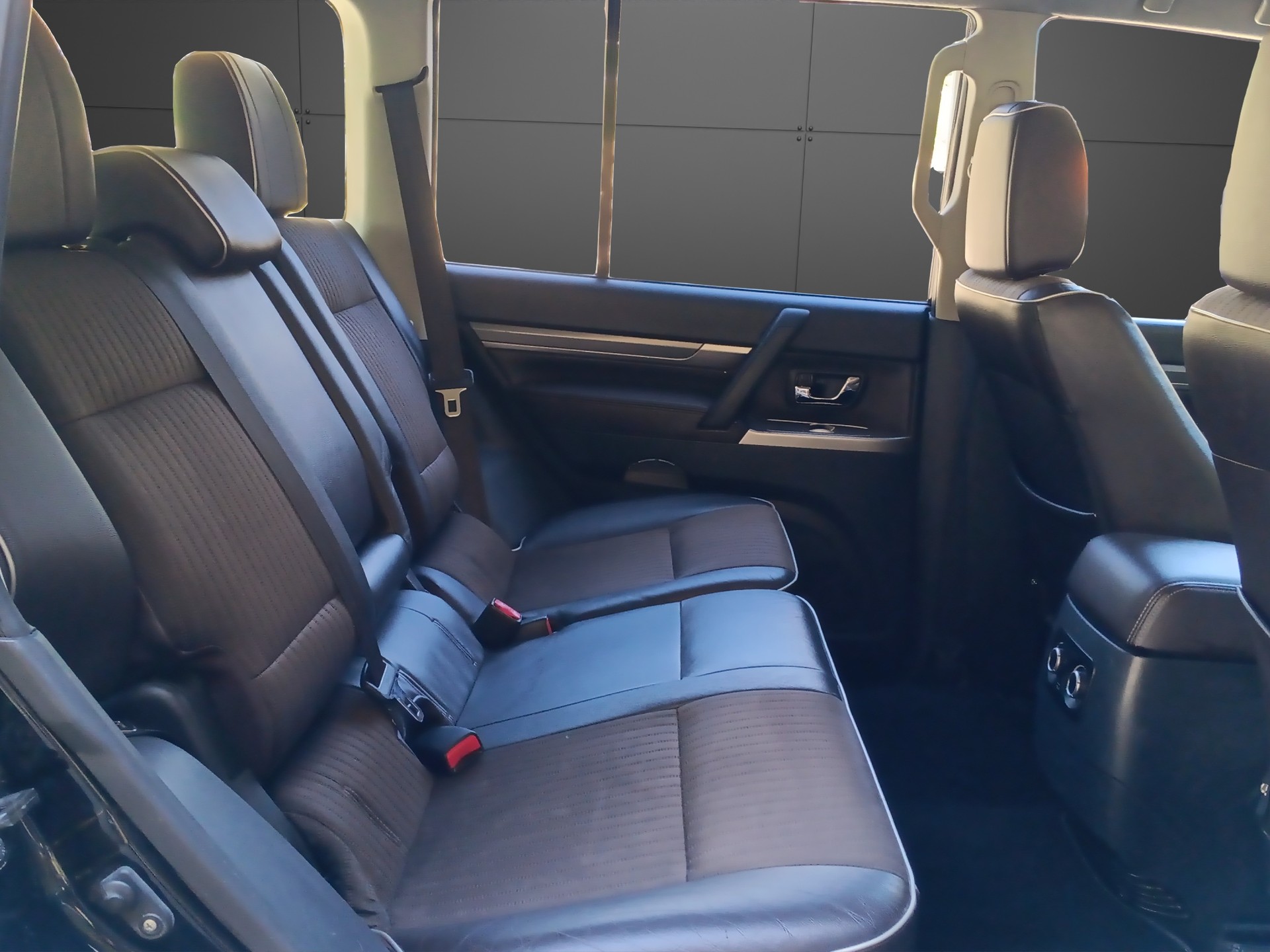 MITSUBISHI Pajero 3.2 DI-D *** 7 places***-image-22