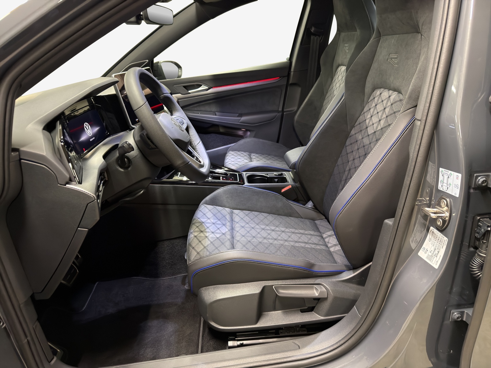 VW Golf Variant R-Line 1.5eTSI 150PS-image-7