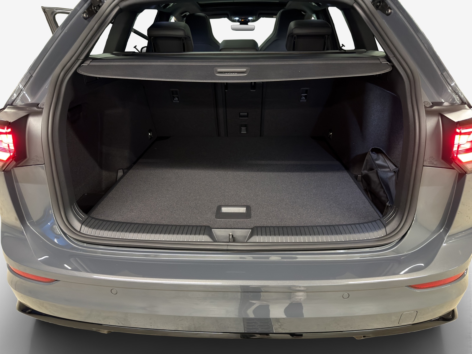 VW Golf Variant R-Line 1.5eTSI 150PS-image-12
