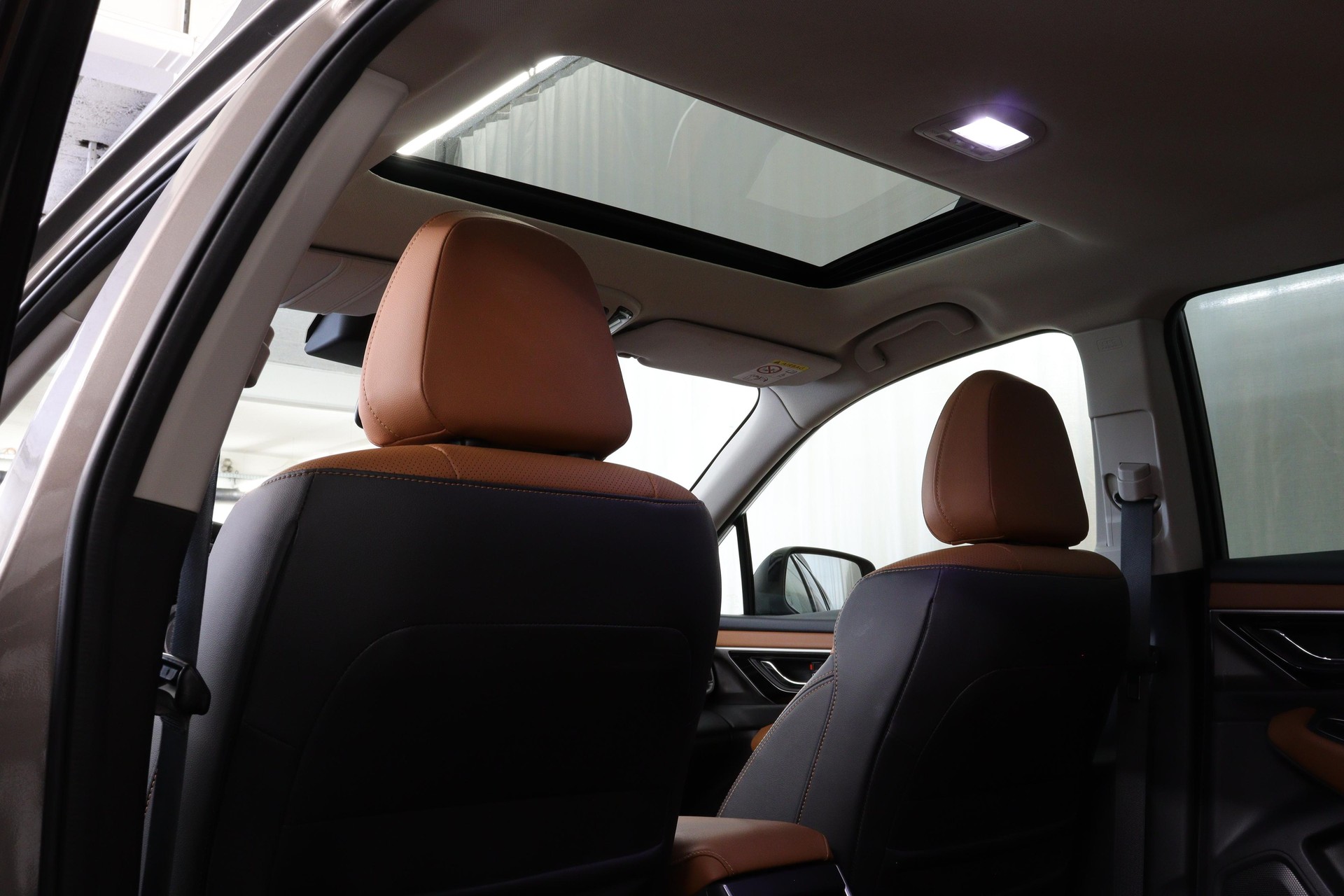 SUBARU Outback 2.5i Luxury-image-9