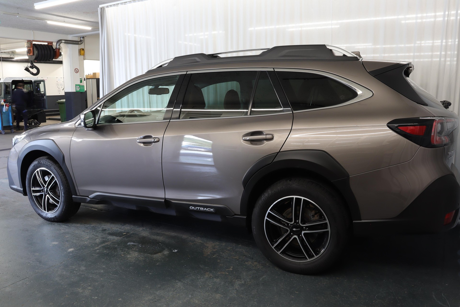 SUBARU Outback 2.5i Luxury-image-1