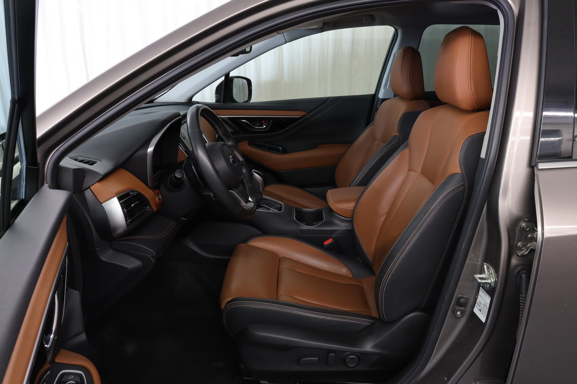 SUBARU Outback 2.5i Luxury-image-2