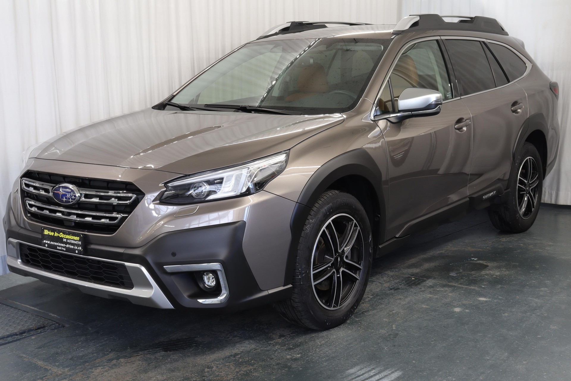 SUBARU Outback 2.5i Luxury-image-0