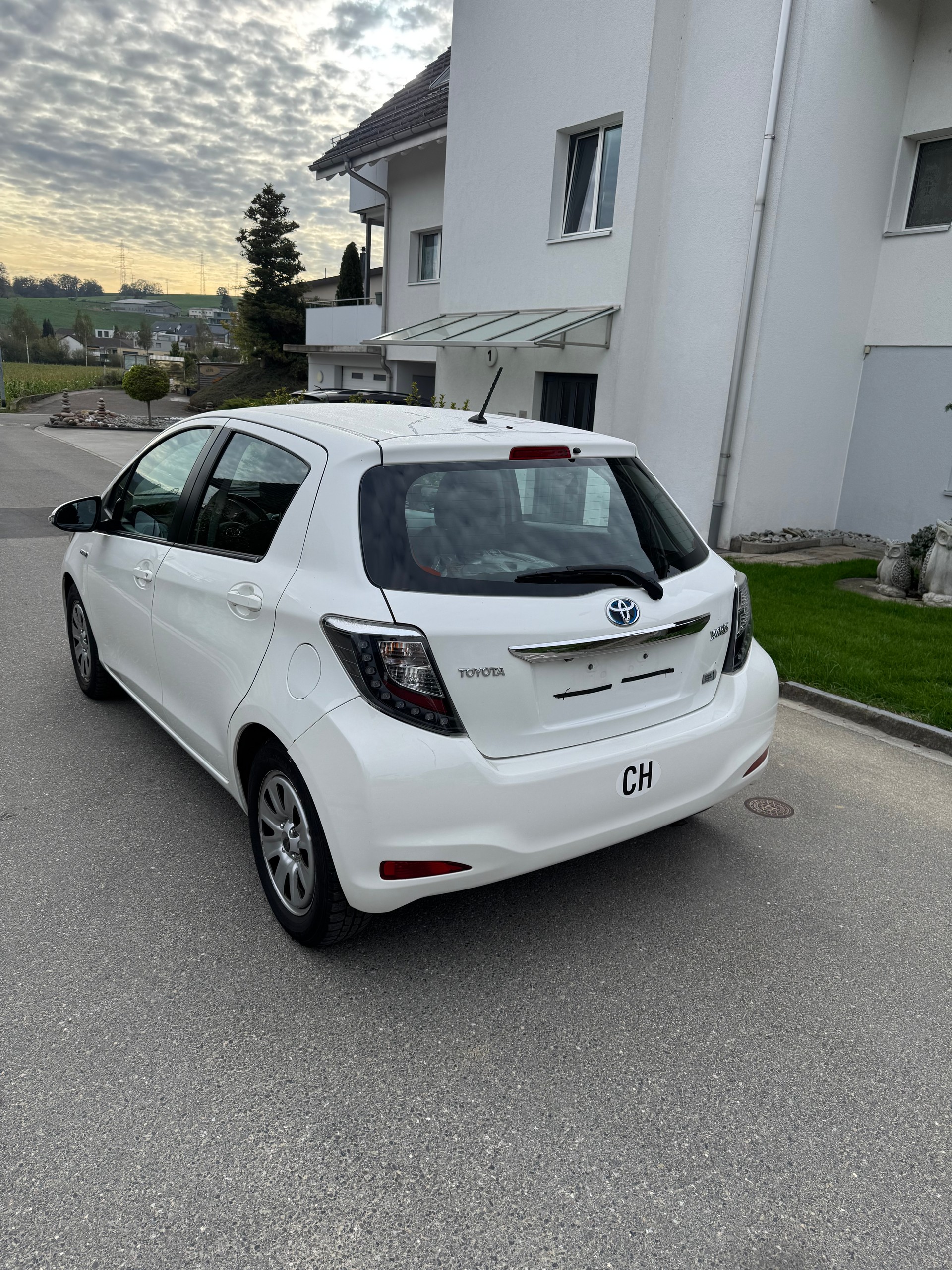 TOYOTA Yaris 1.5 VVT-i Hybrid Luna CVT-image-4