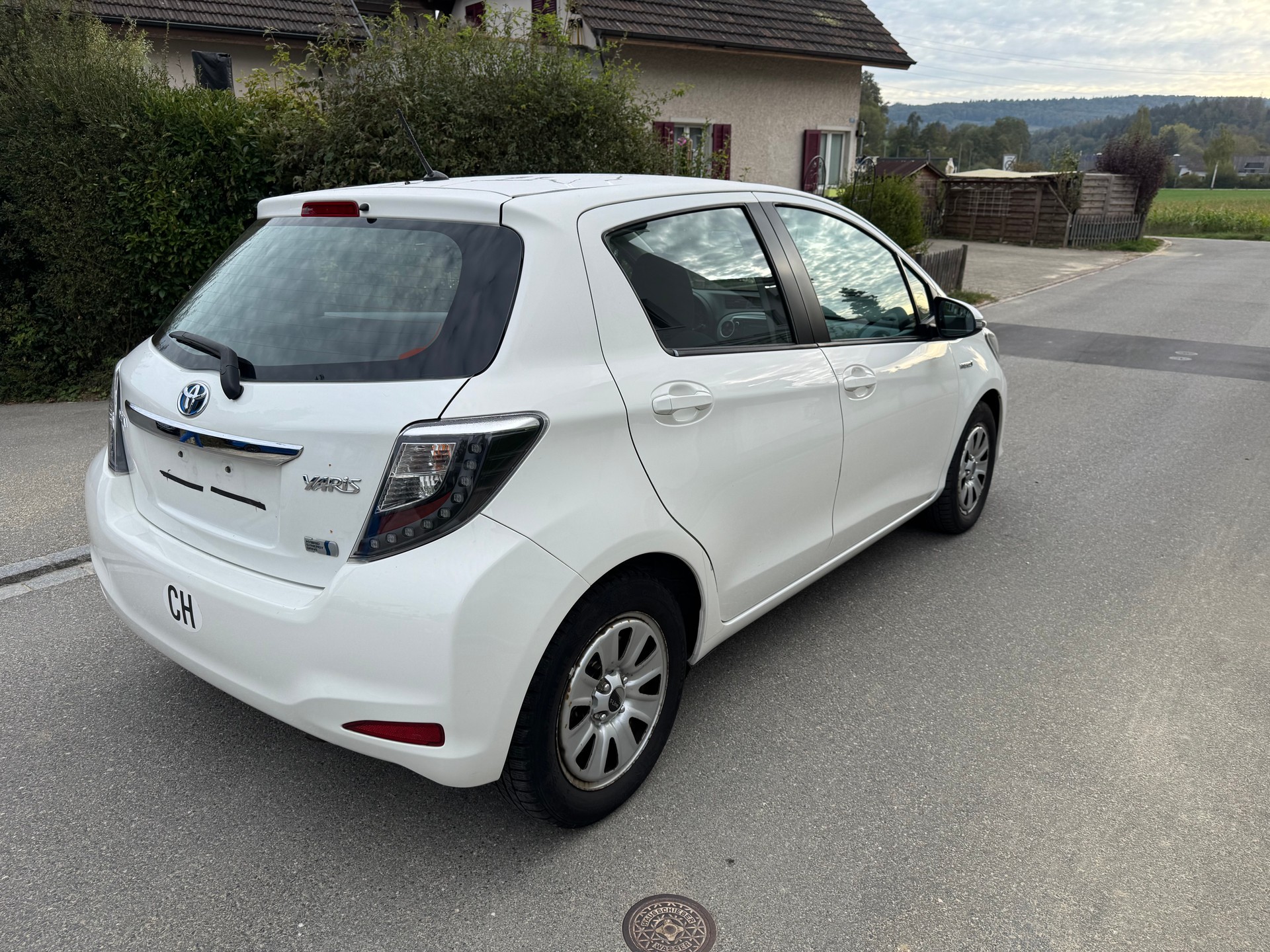 TOYOTA Yaris 1.5 VVT-i Hybrid Luna CVT-image-3