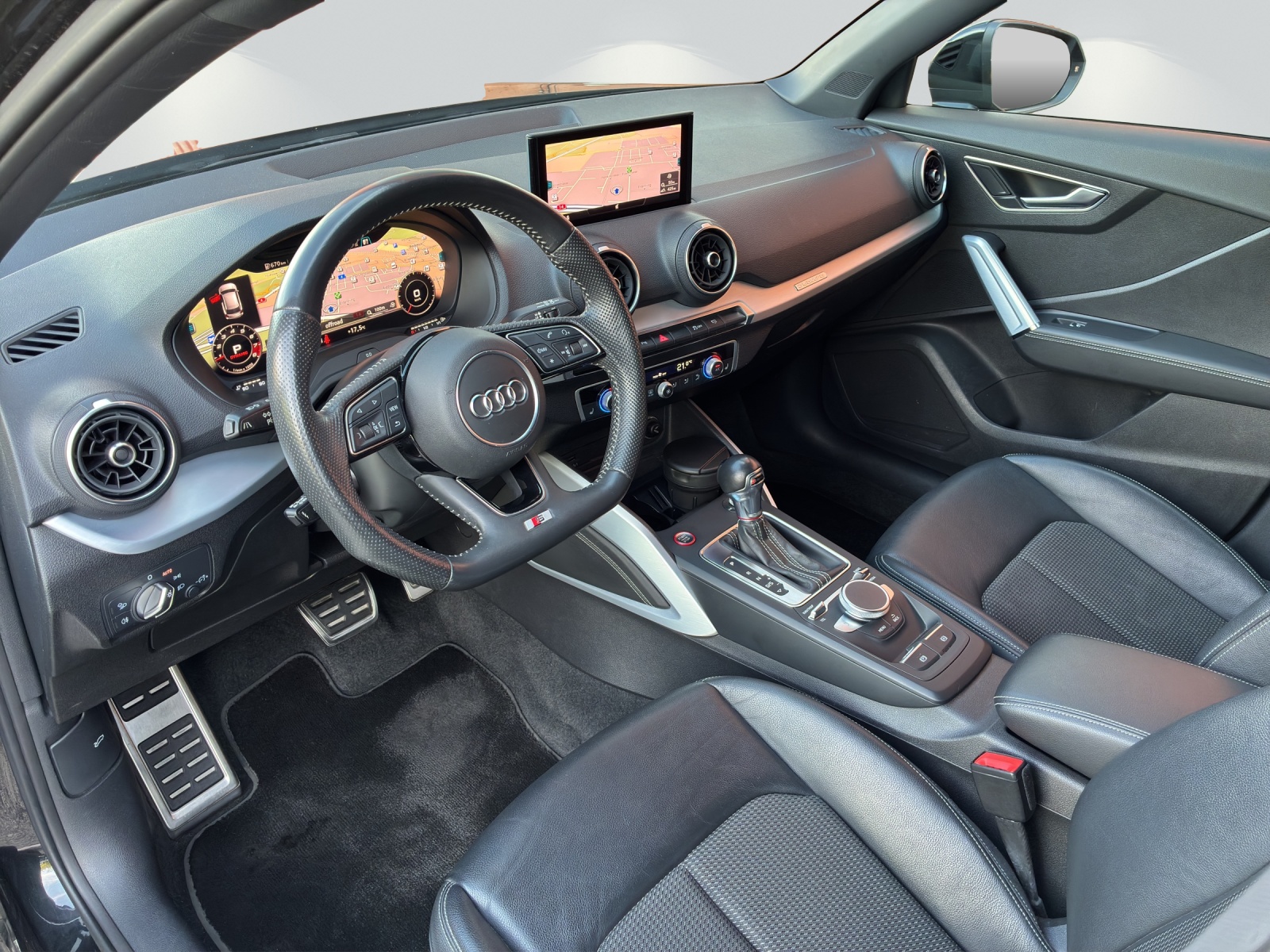 AUDI SQ2 TFSI quattro S-tronic-image-4