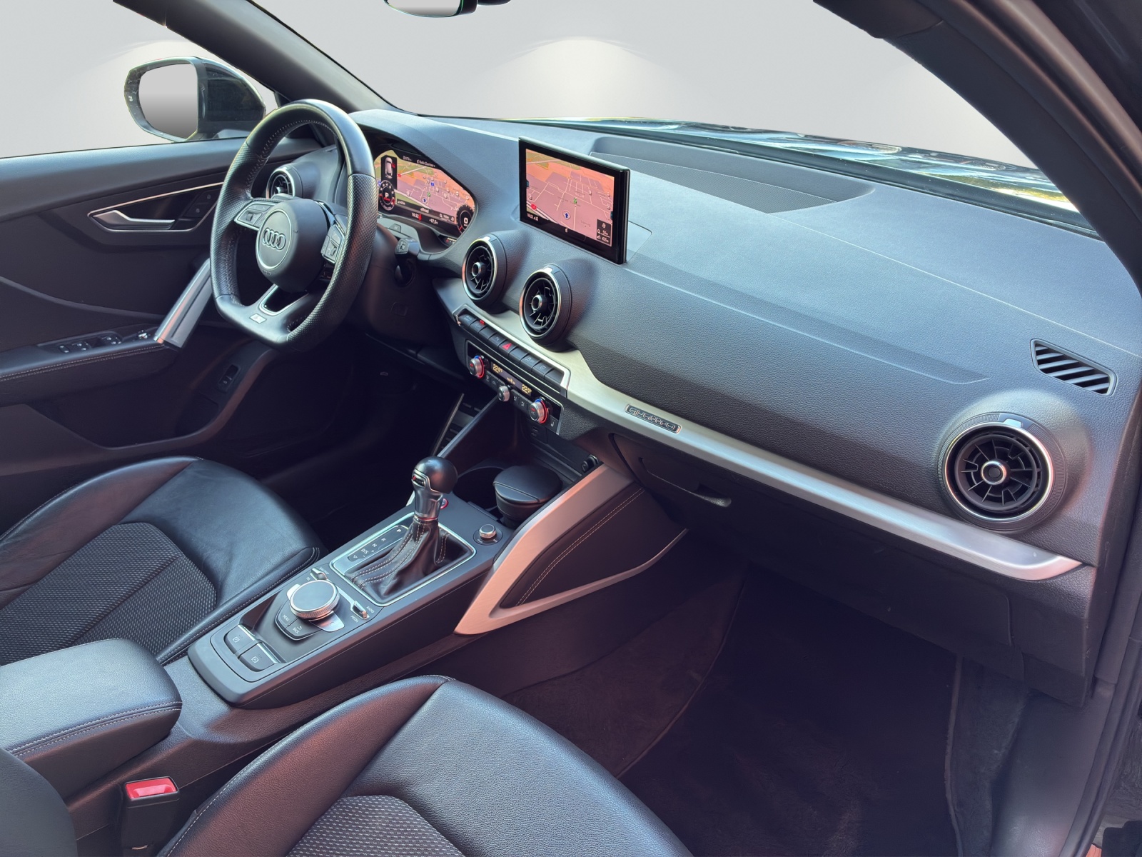 AUDI SQ2 TFSI quattro S-tronic-image-7