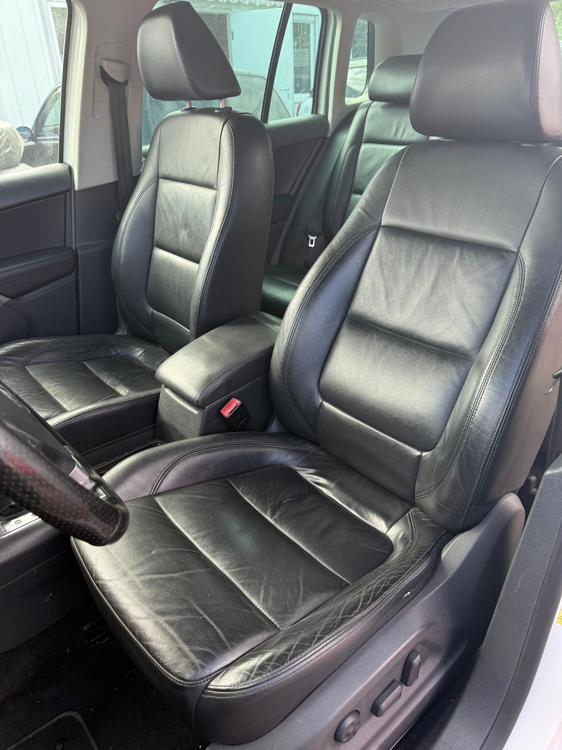 VW Tiguan 2.0 TSI R Line Sport&Style Tiptronic-image-10
