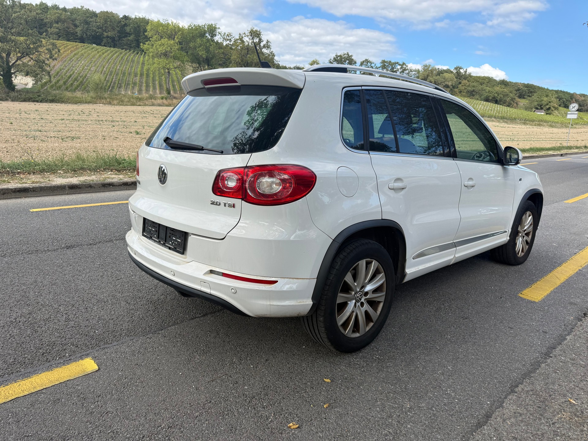 VW Tiguan 2.0 TSI R Line Sport&Style Tiptronic-image-2