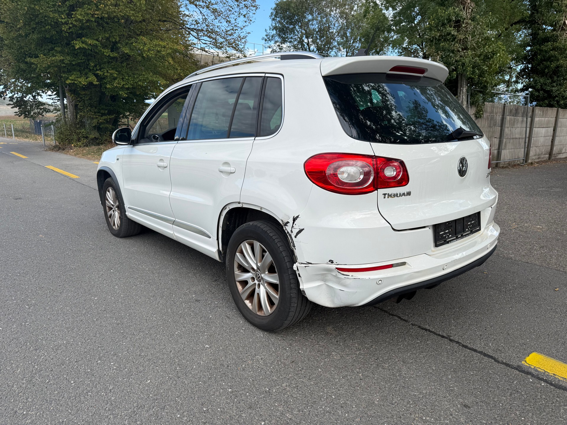 VW Tiguan 2.0 TSI R Line Sport&Style Tiptronic-image-3