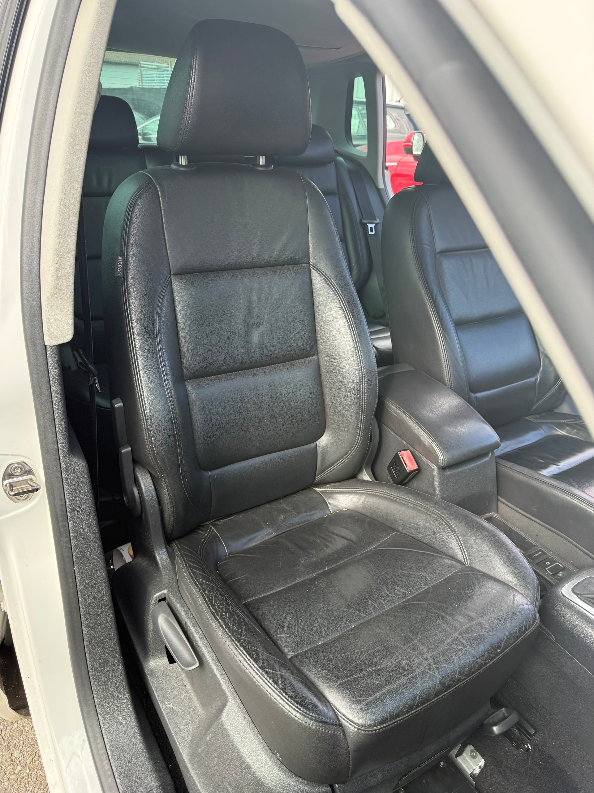 VW Tiguan 2.0 TSI R Line Sport&Style Tiptronic-image-12