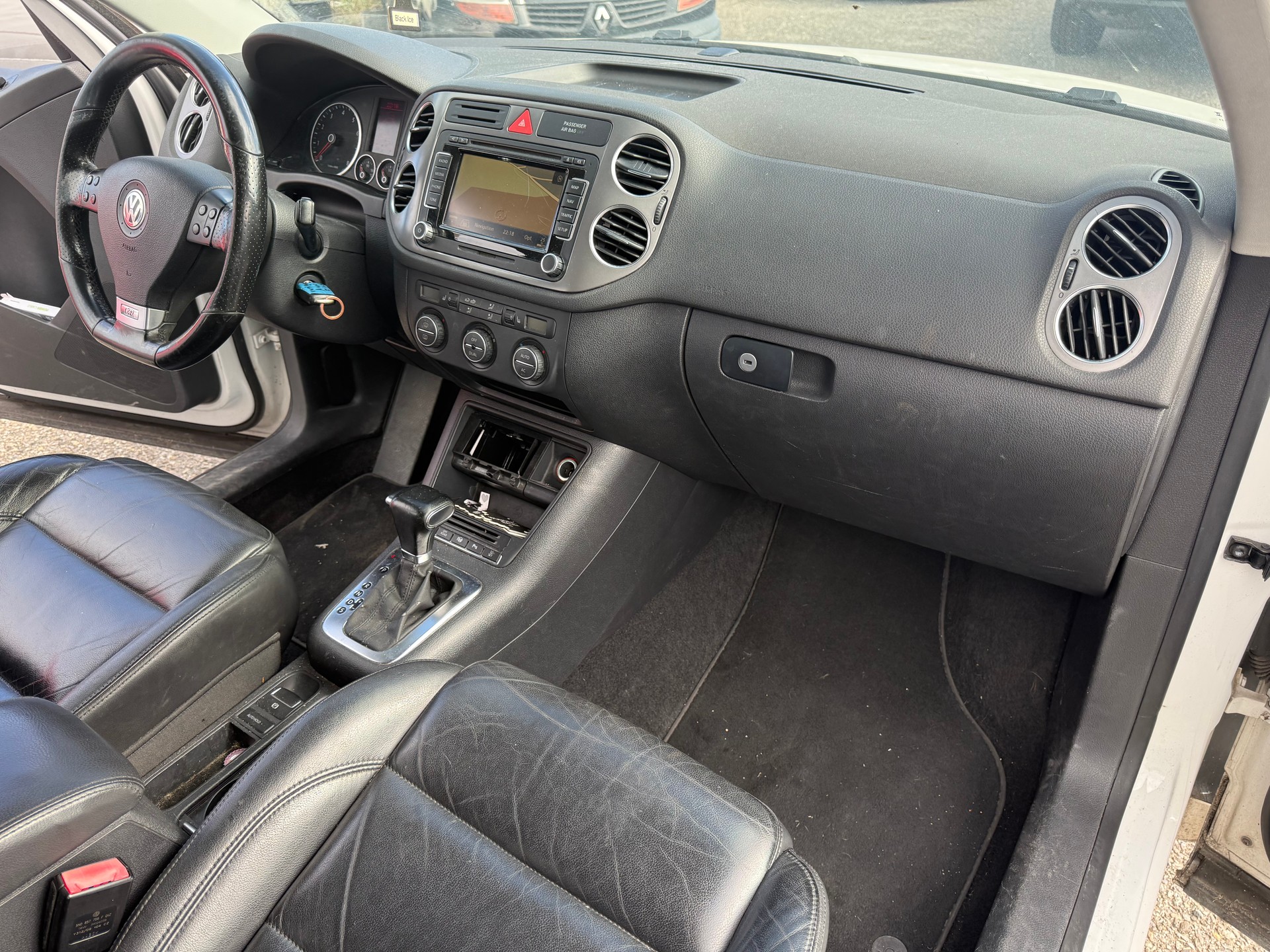VW Tiguan 2.0 TSI R Line Sport&Style Tiptronic-image-11