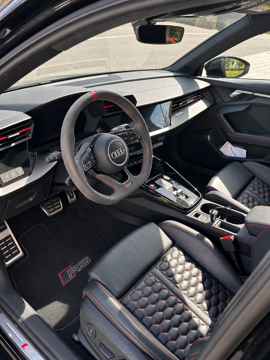 AUDI 2.5 TFSI quattro S-Tronic-image-4