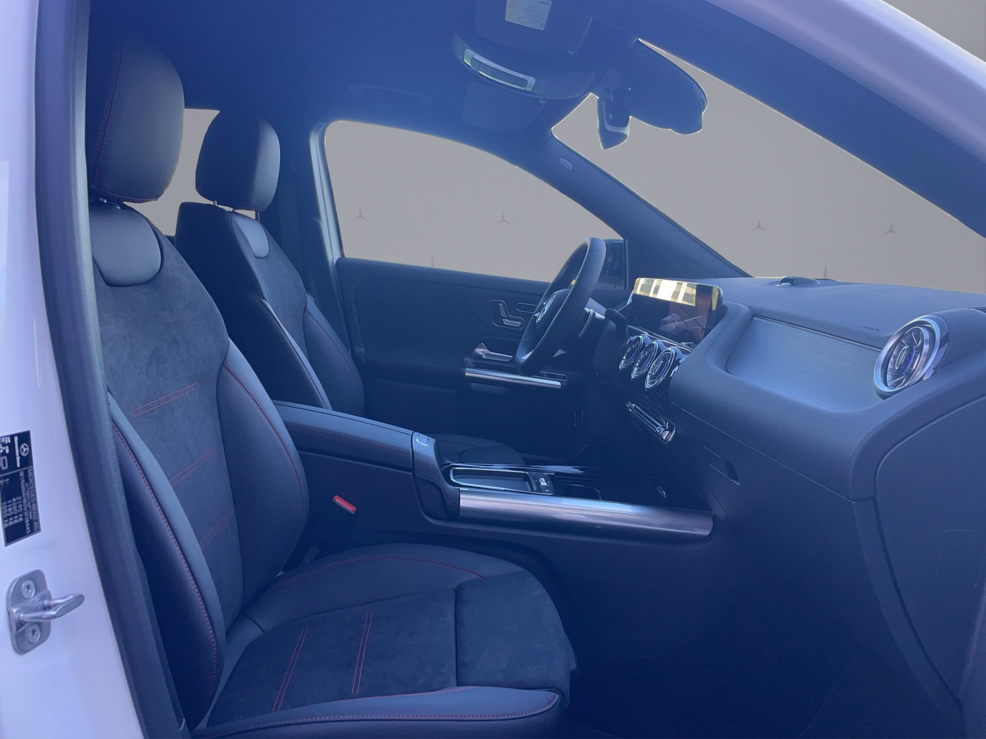 MERCEDES-BENZ GLA-Klasse H247 GLA 250 Swiss Star AMG Line 4matic-image-16