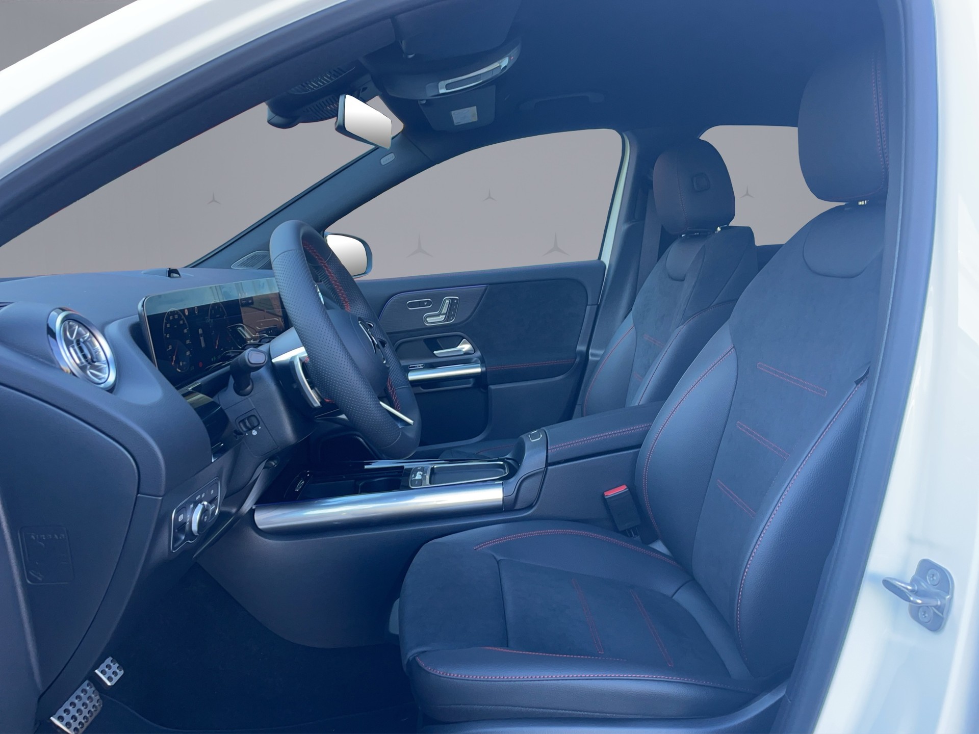 MERCEDES-BENZ GLA-Klasse H247 GLA 250 Swiss Star AMG Line 4matic-image-9