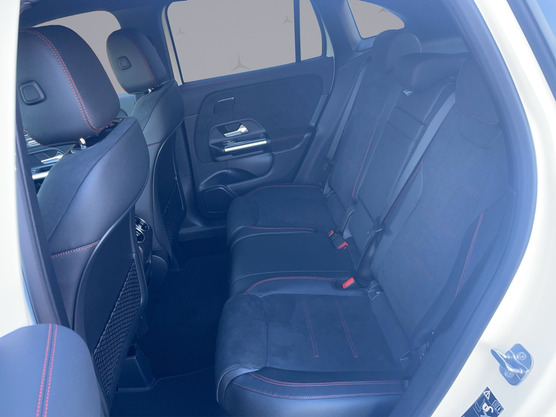 MERCEDES-BENZ GLA-Klasse H247 GLA 250 Swiss Star AMG Line 4matic-image-11