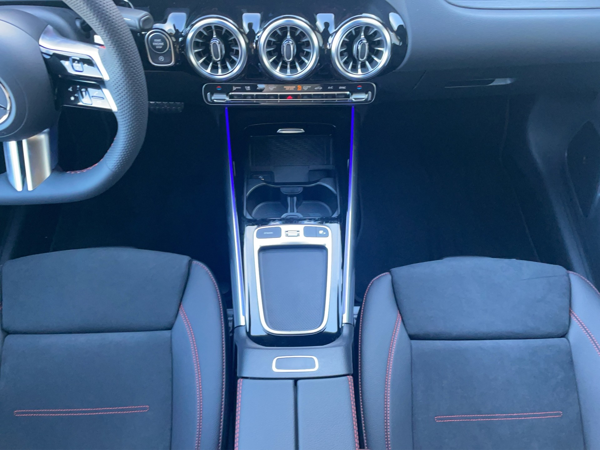 MERCEDES-BENZ GLA-Klasse H247 GLA 250 Swiss Star AMG Line 4matic-image-14