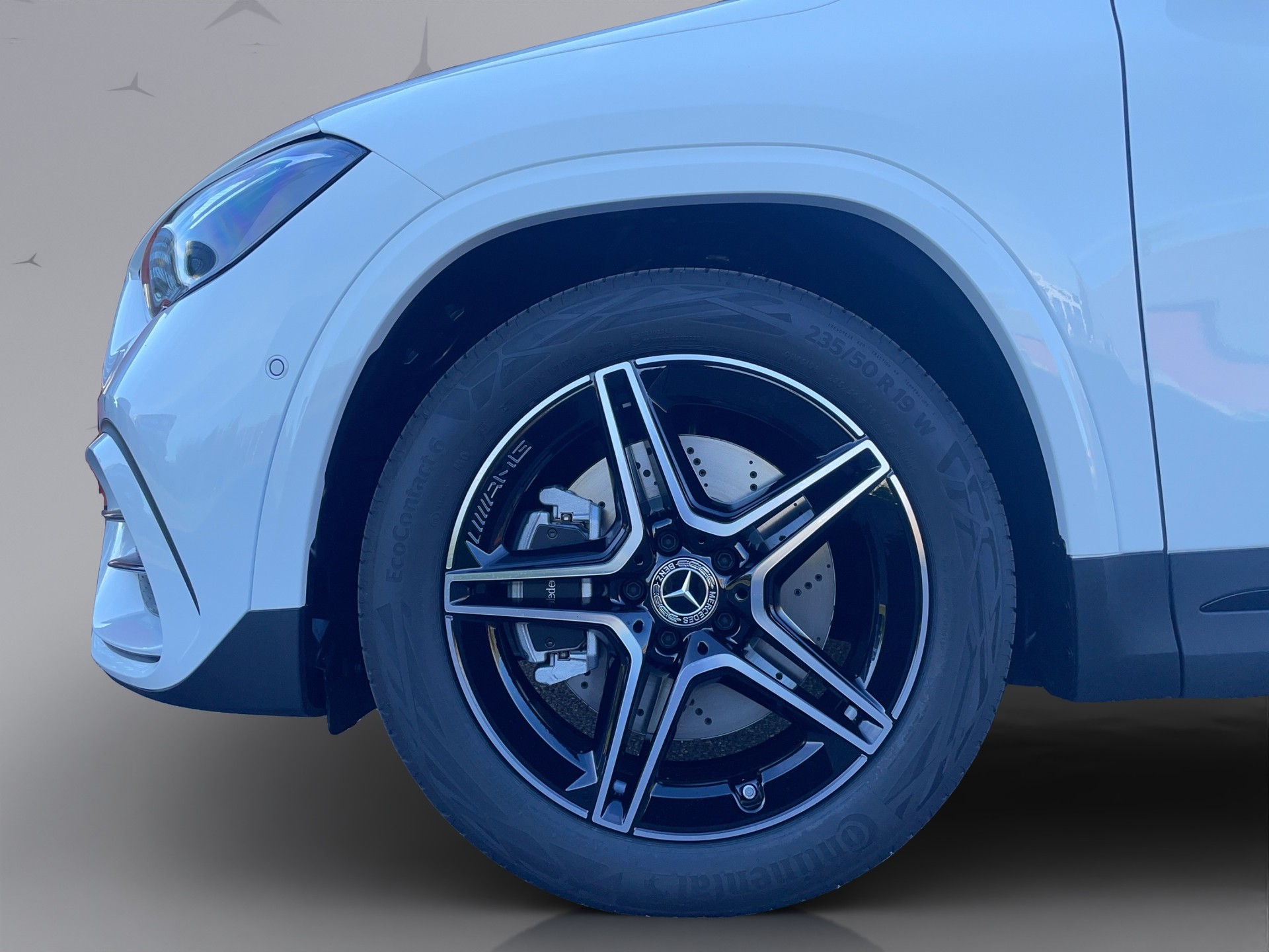 MERCEDES-BENZ GLA-Klasse H247 GLA 250 Swiss Star AMG Line 4matic-image-2