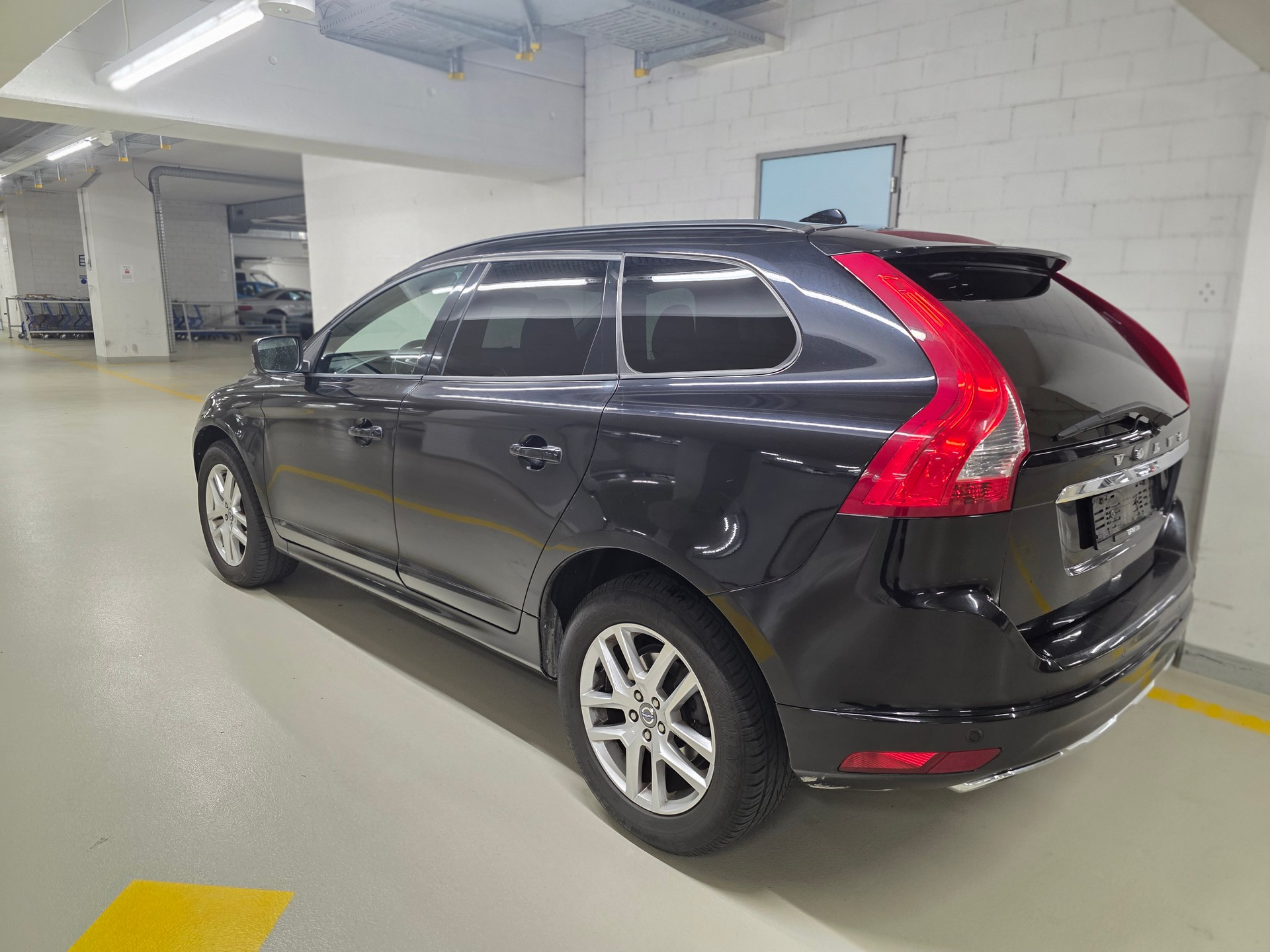 VOLVO XC60 D4 AWD Kinetic Geartronic-image-2