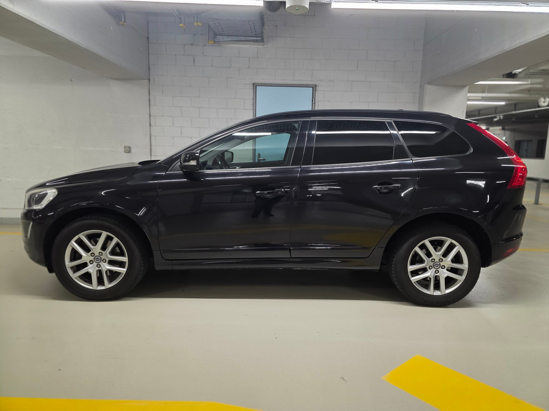 VOLVO XC60 D4 AWD Kinetic Geartronic-image-1
