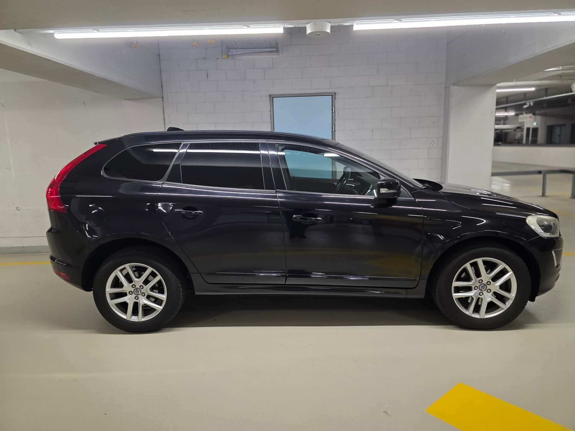 VOLVO XC60 D4 AWD Kinetic Geartronic-image-5