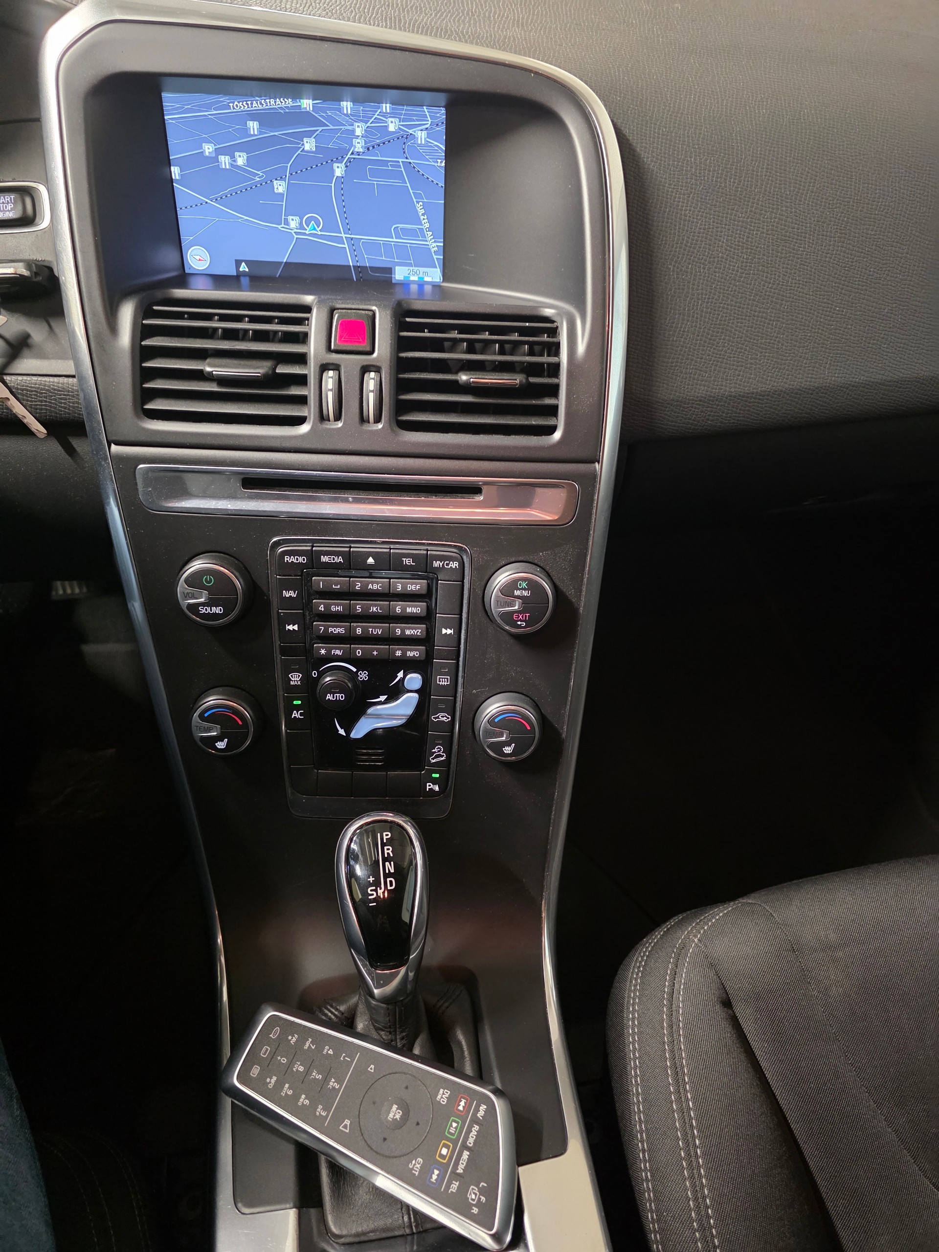 VOLVO XC60 D4 AWD Kinetic Geartronic-image-10