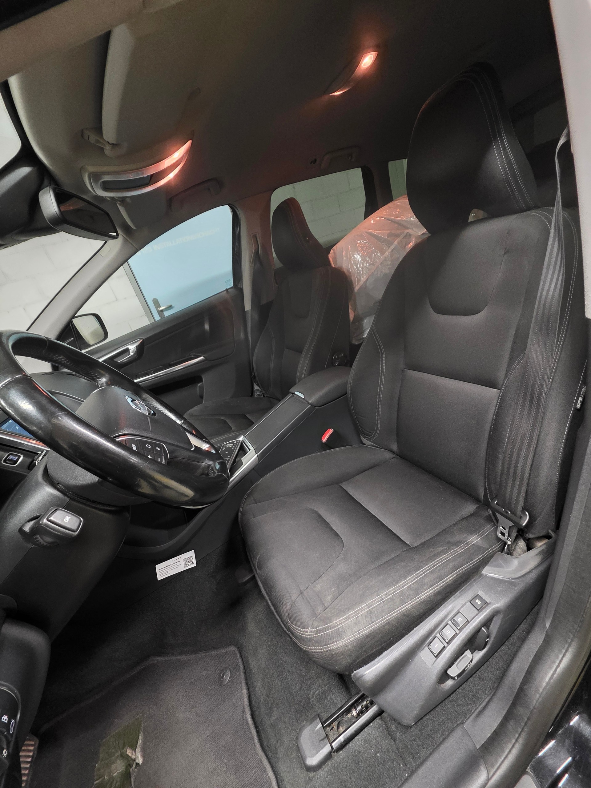 VOLVO XC60 D4 AWD Kinetic Geartronic-image-9
