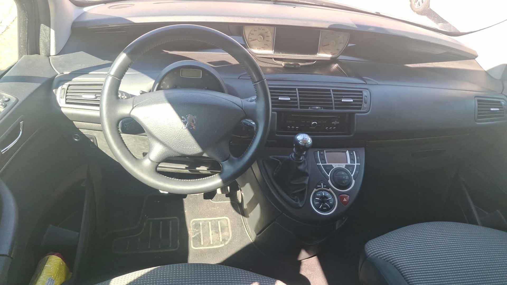PEUGEOT 807 2.0 16V HDi Style-image-6