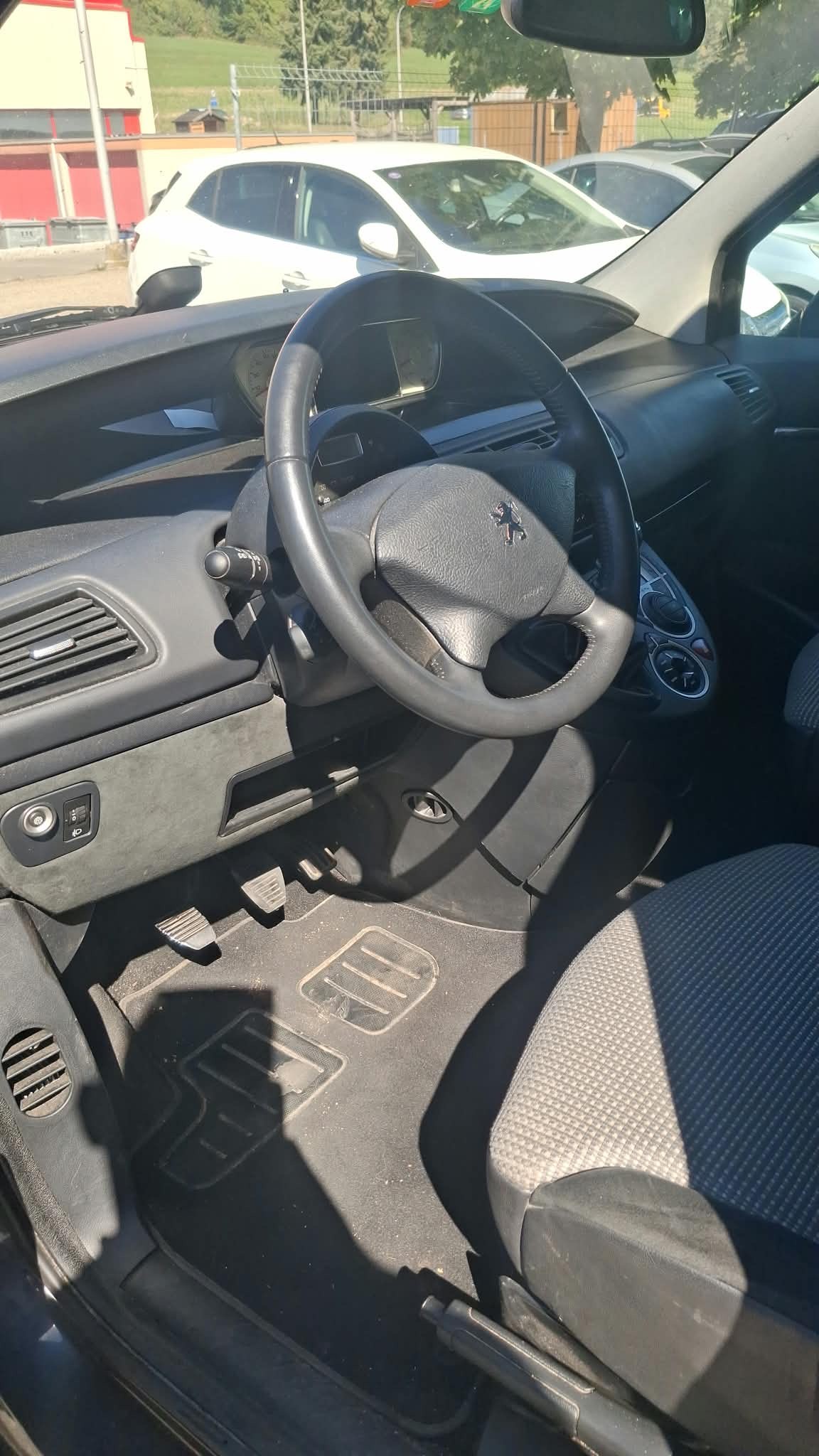 PEUGEOT 807 2.0 16V HDi Style-image-5