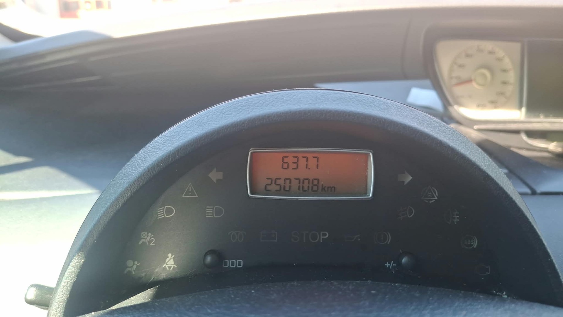 PEUGEOT 807 2.0 16V HDi Style-image-8