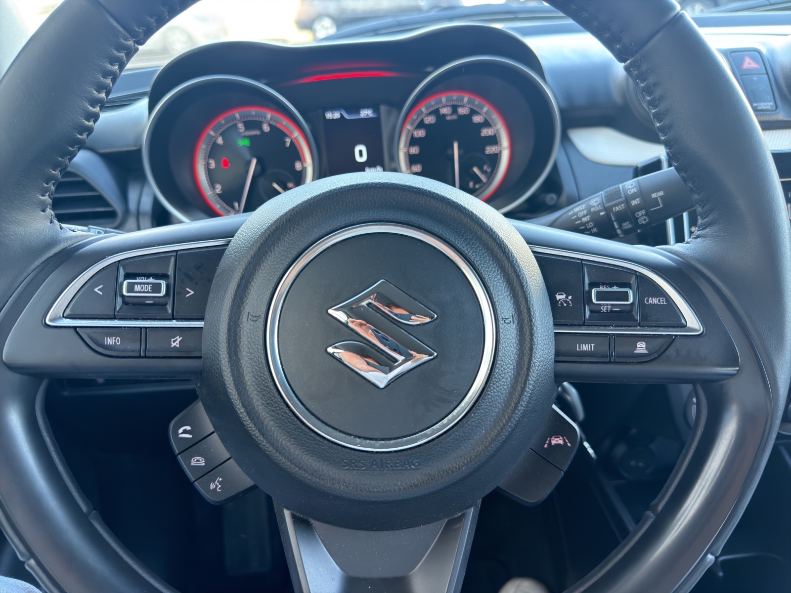 SUZUKI Swift 1.2 Compact+ Hybrid-image-10