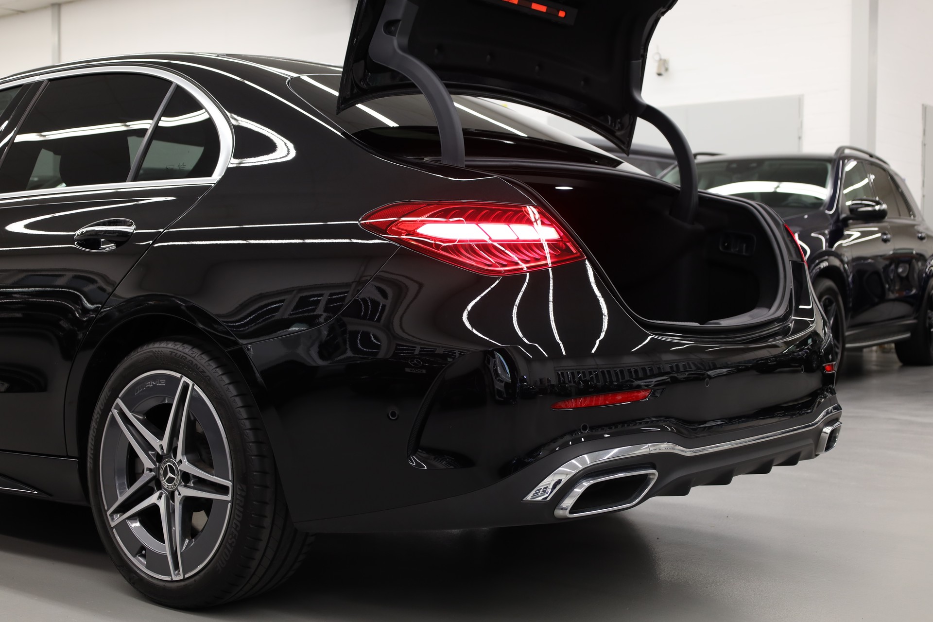 MERCEDES-BENZ C 200 AMG Line 4matic-image-11