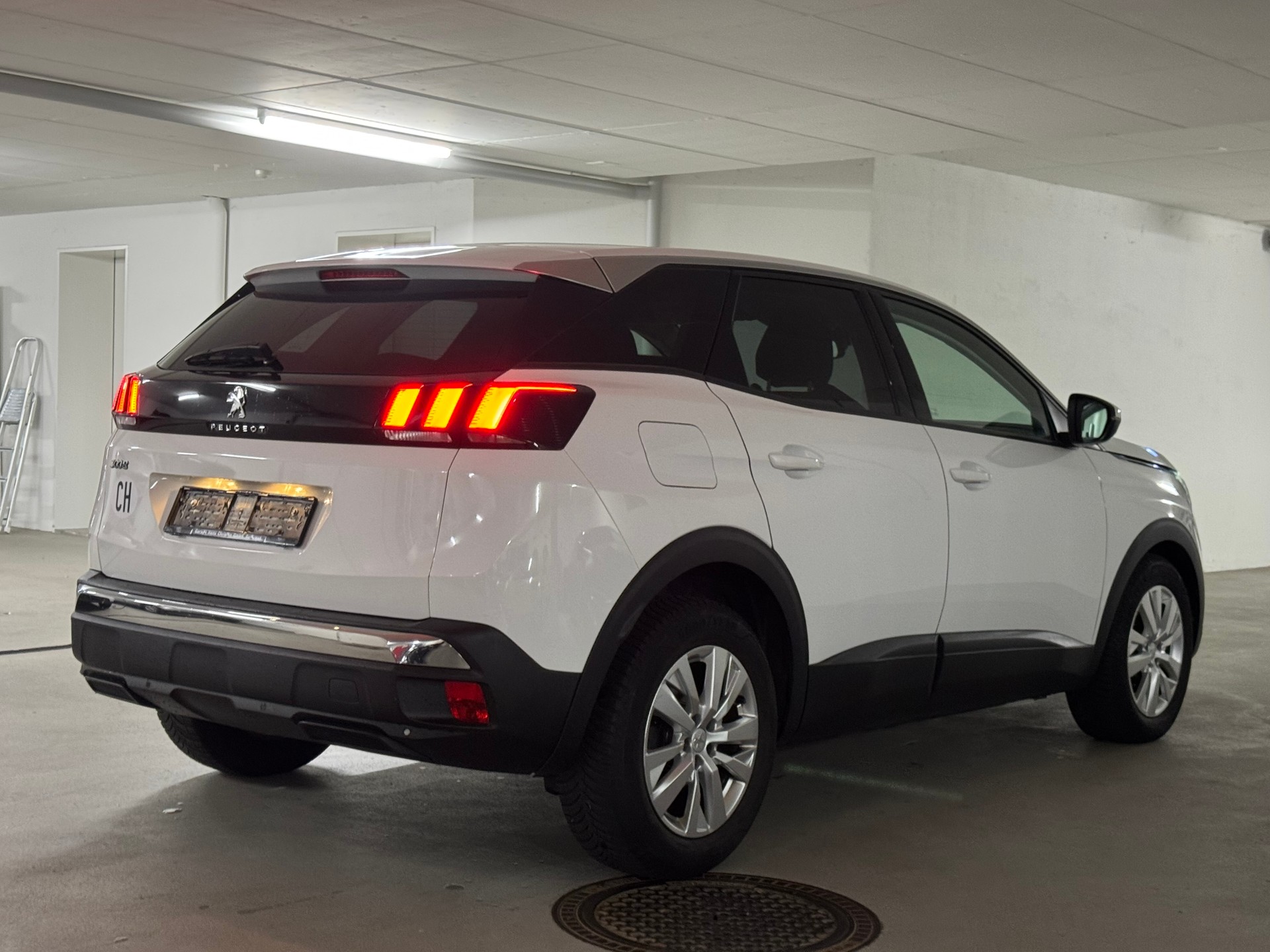 PEUGEOT 3008 1.6 BlueHDi Active EAT-image-6