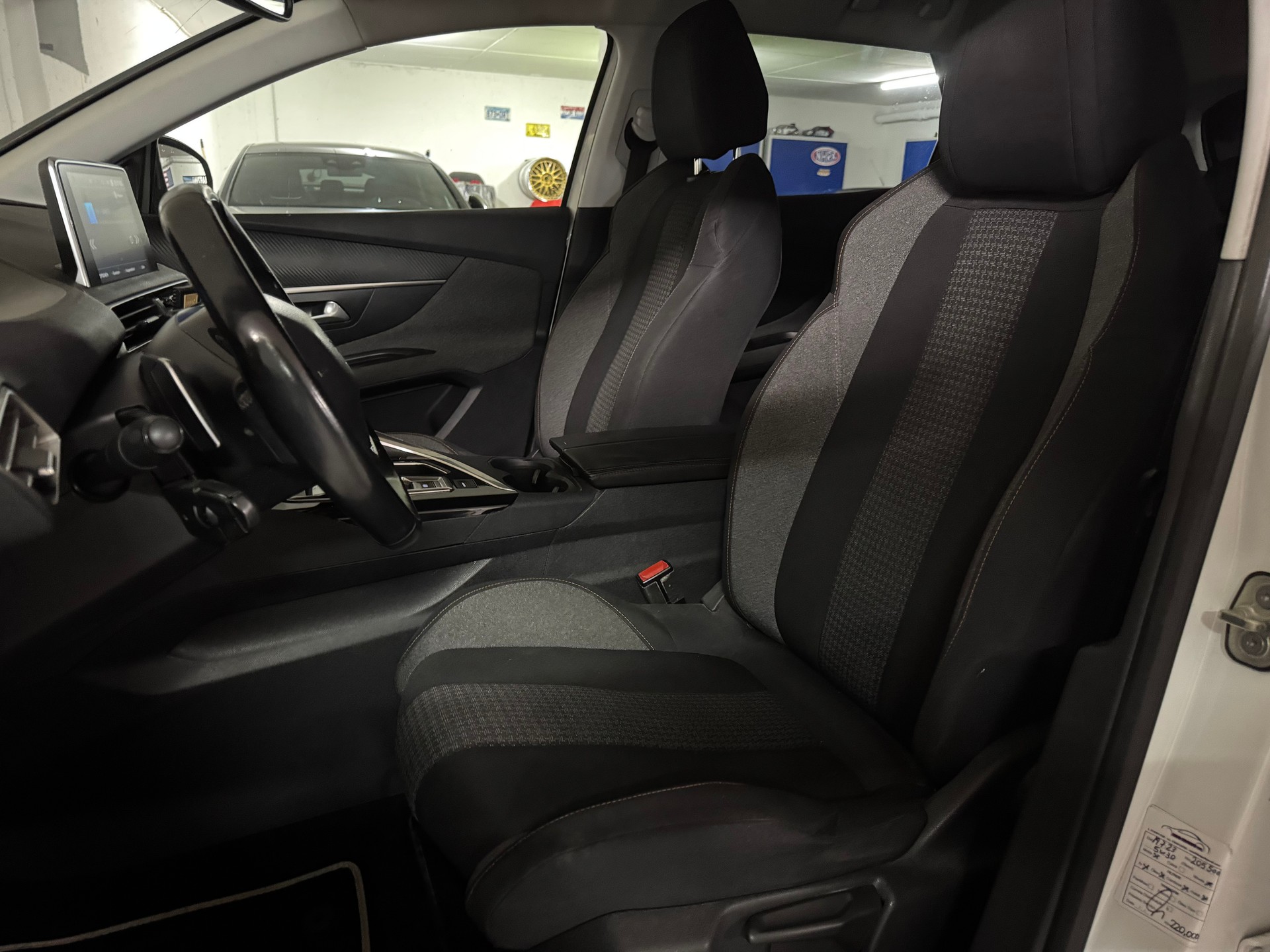 PEUGEOT 3008 1.6 BlueHDi Active EAT-image-9