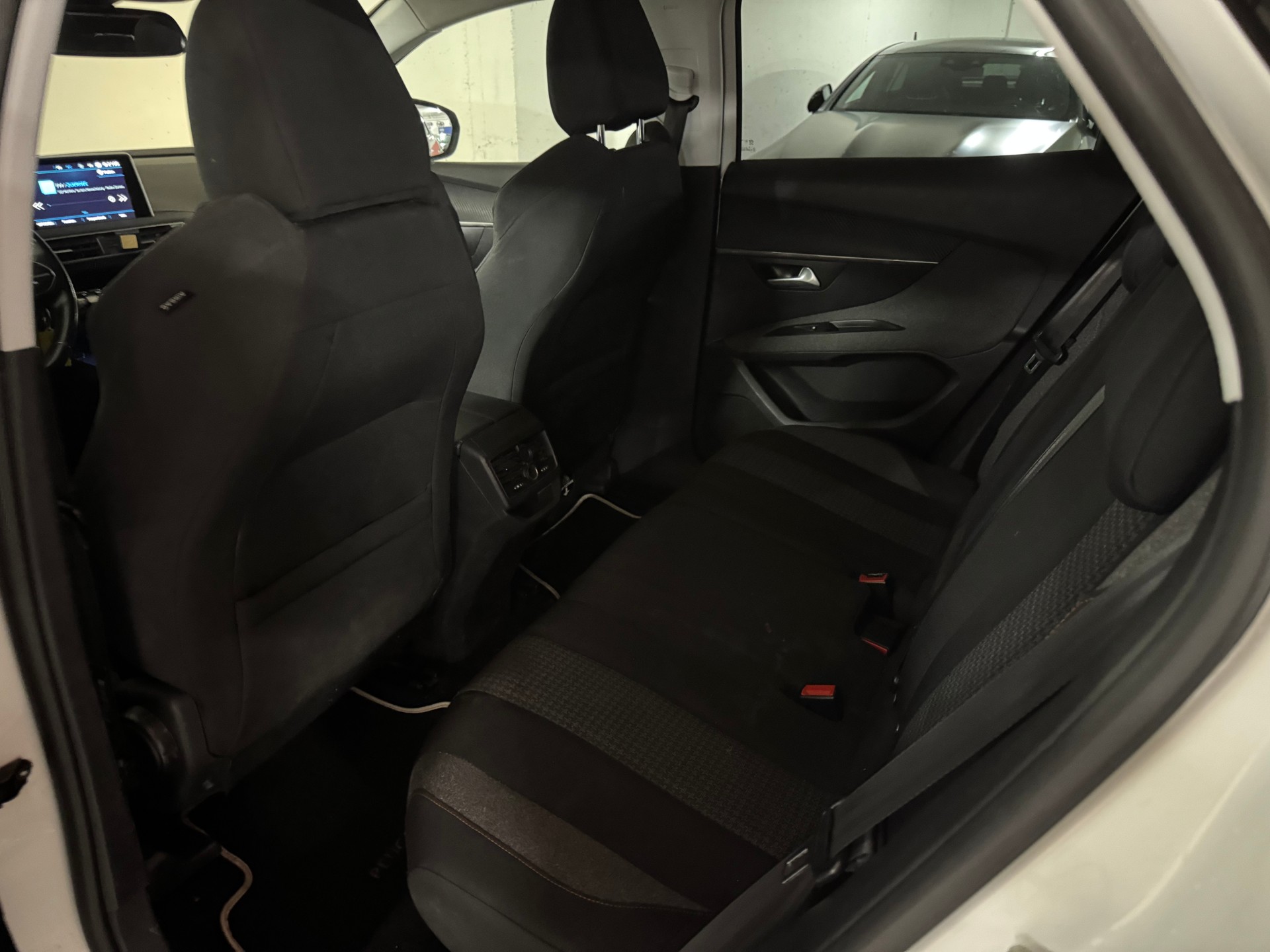 PEUGEOT 3008 1.6 BlueHDi Active EAT-image-14