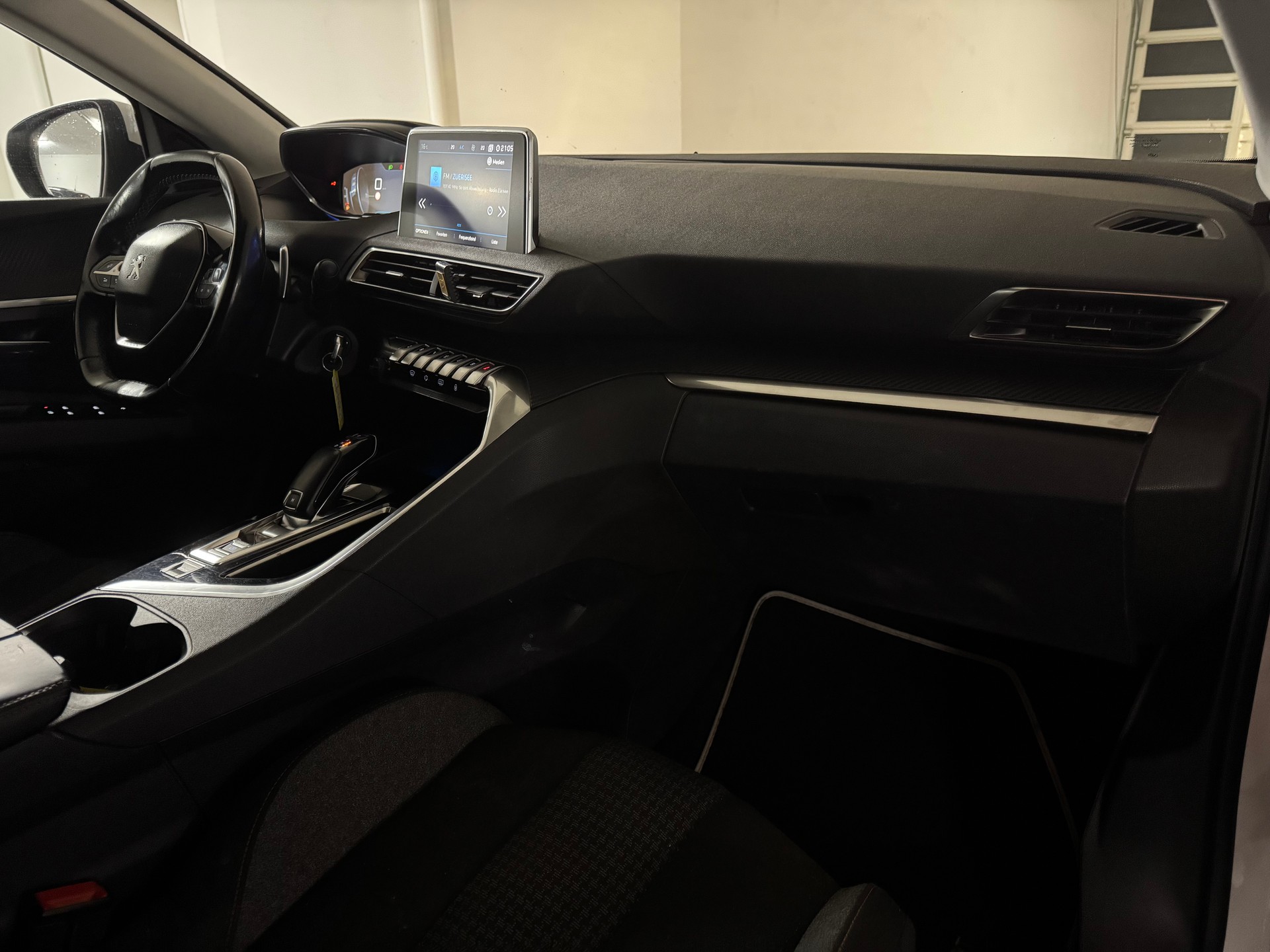 PEUGEOT 3008 1.6 BlueHDi Active EAT-image-12