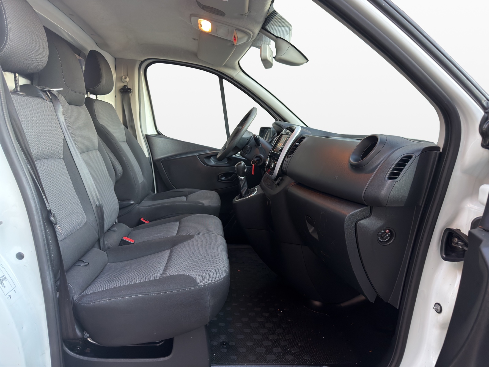 RENAULT Trafic 2.0 ENERGY dCi170 EDC 3.0t Business L2H1 A-image-12